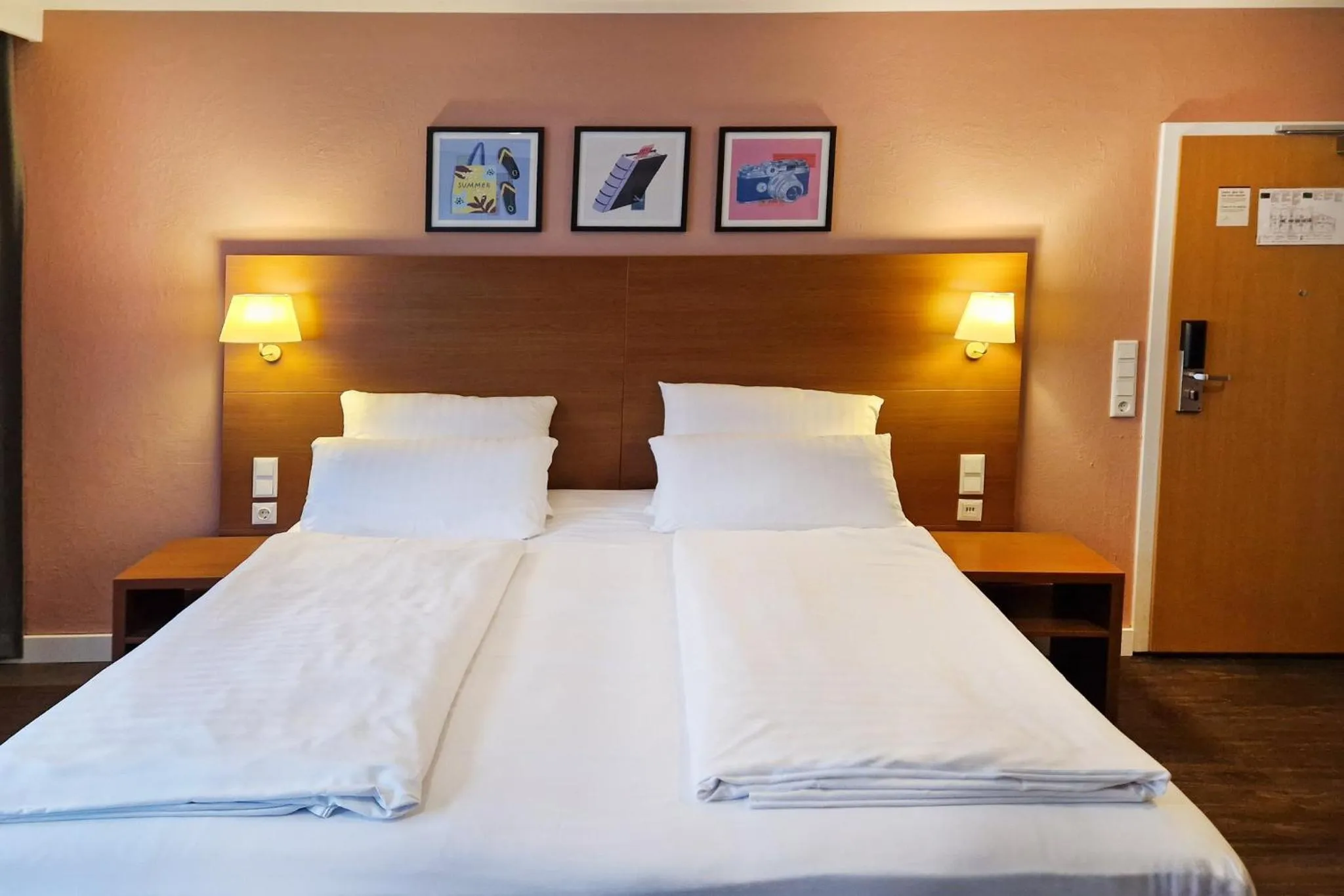 Photo of the whole room, Bed in Garner Hotel Stuttgart City Centre by IHG