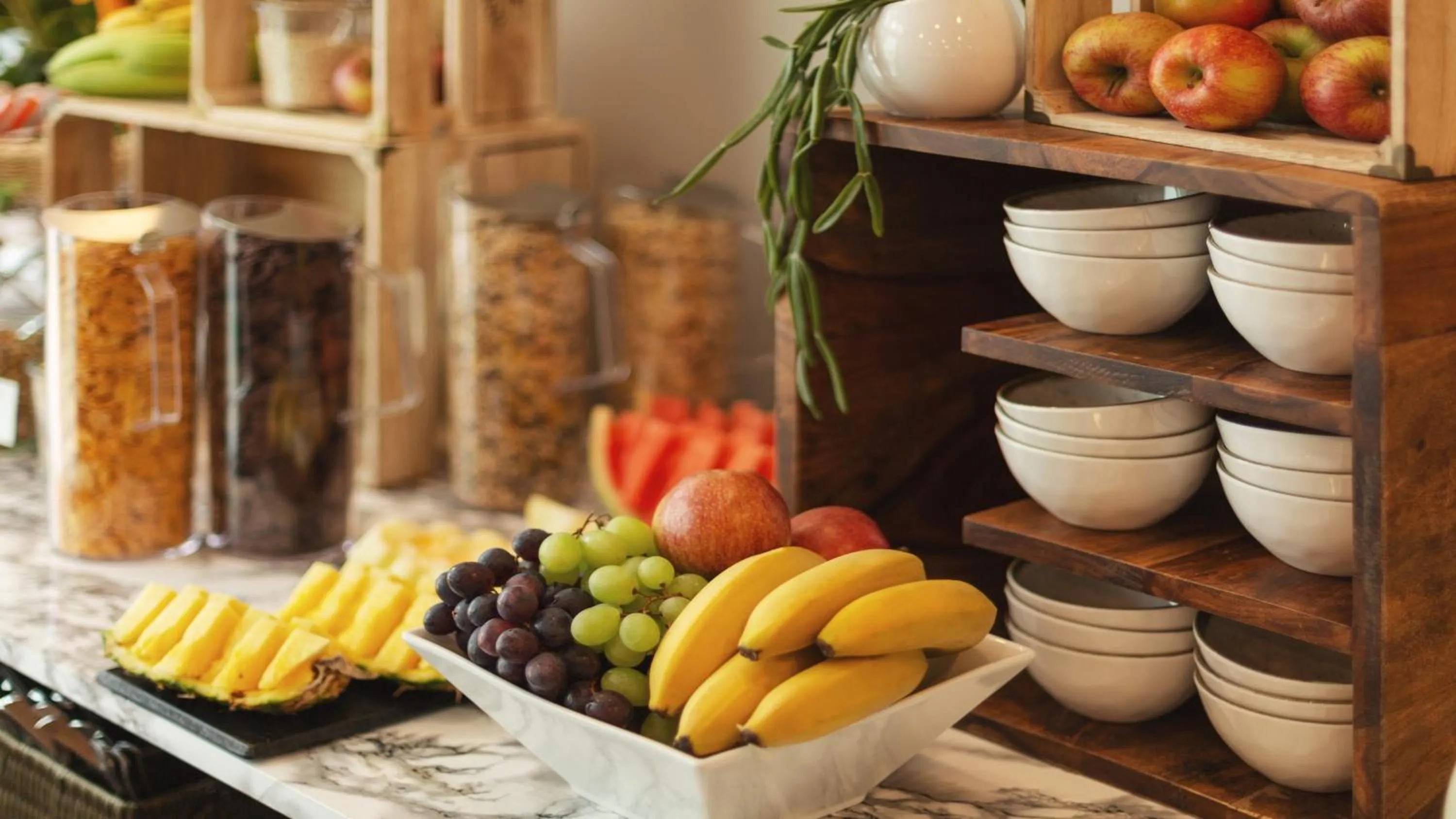 Restaurant/places to eat in Garner Hotel Stuttgart City Centre by IHG