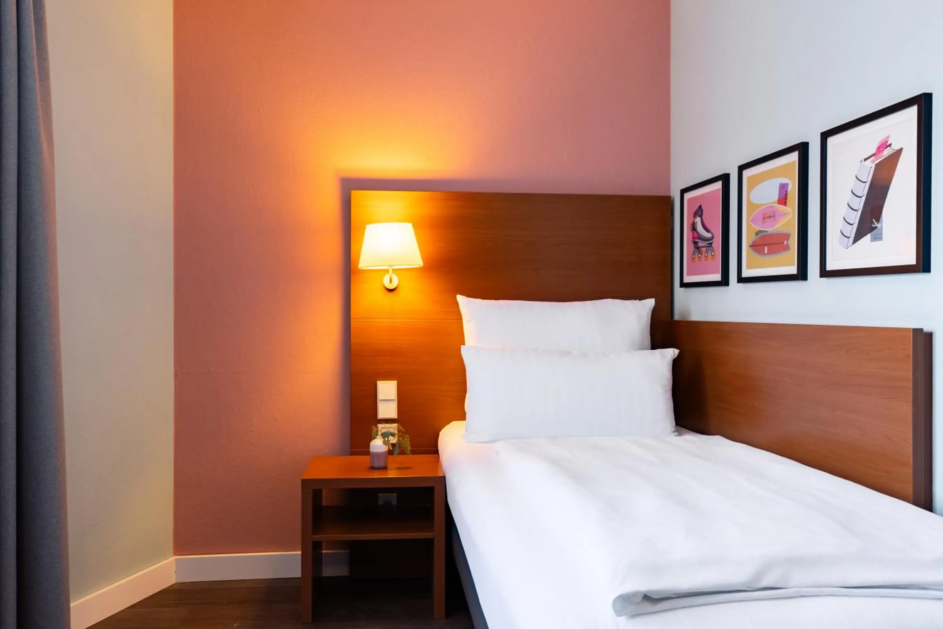 Bed in Garner Hotel Stuttgart City Centre by IHG Bed in Garner Hotel Stuttgart City Centre by IHG