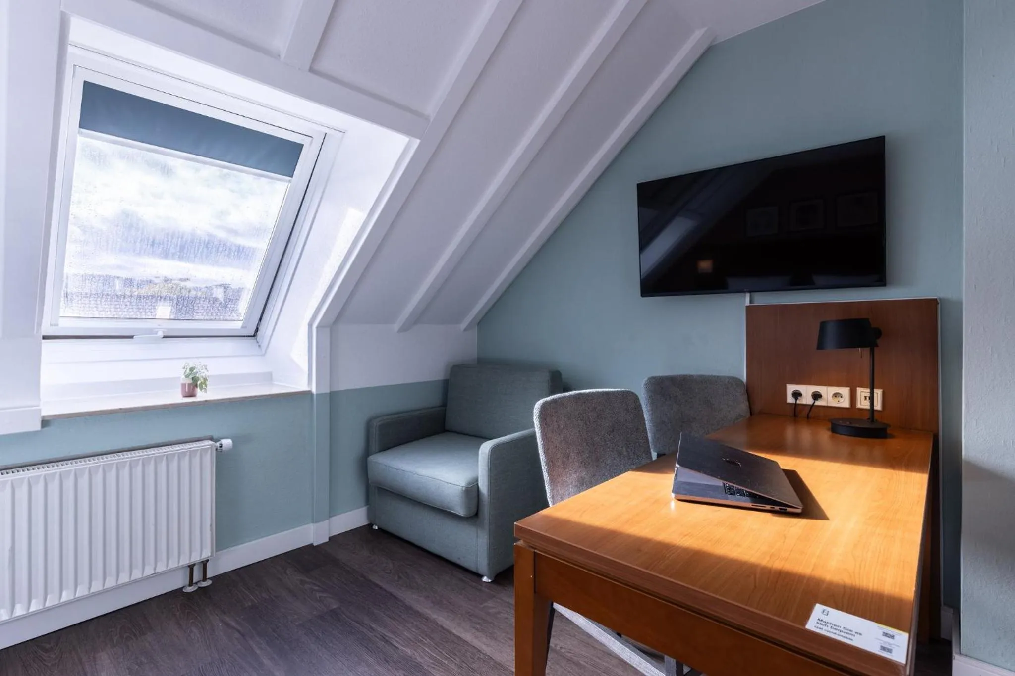 Photo of the whole room in Garner Hotel Stuttgart City Centre by IHG