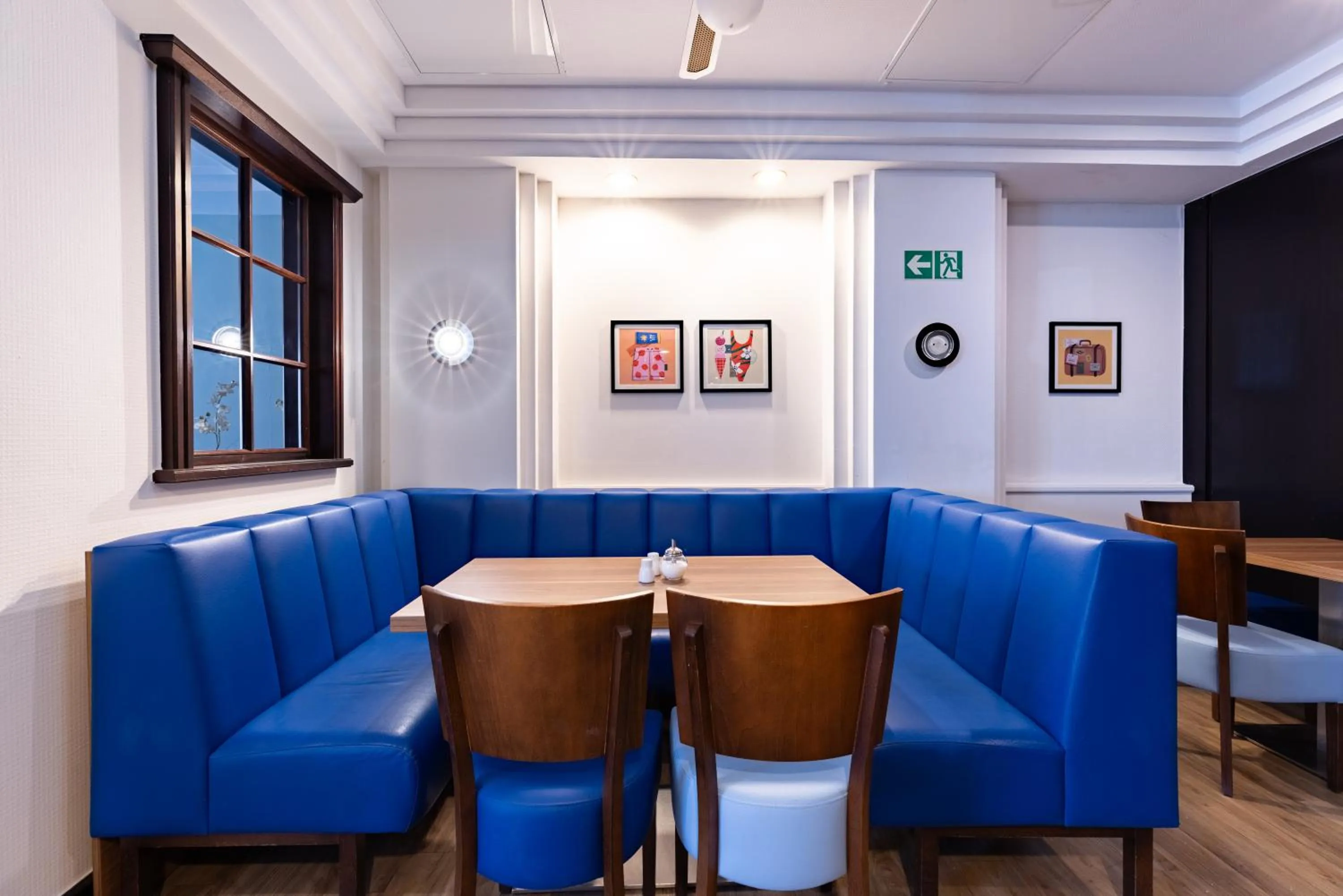 Seating area in Garner Hotel Stuttgart City Centre by IHG