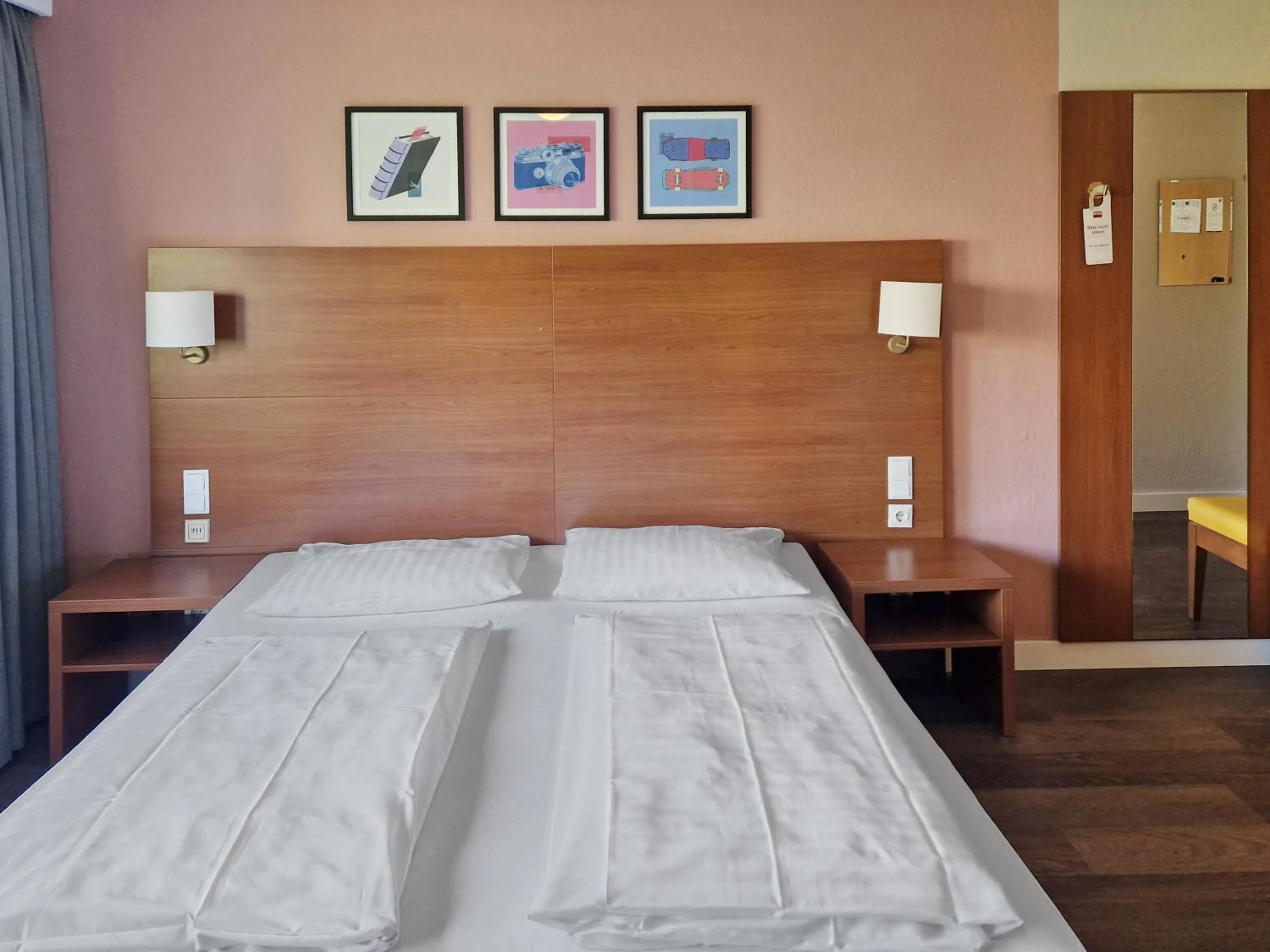 Bed in Hotel Rega Stuttgart