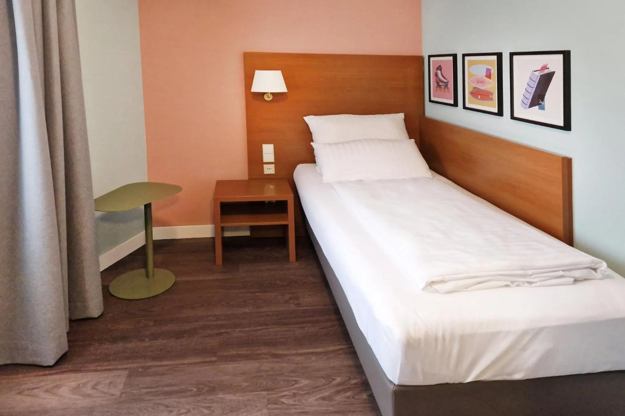 Photo of the whole room, Bed in Garner Hotel Stuttgart City Centre by IHG