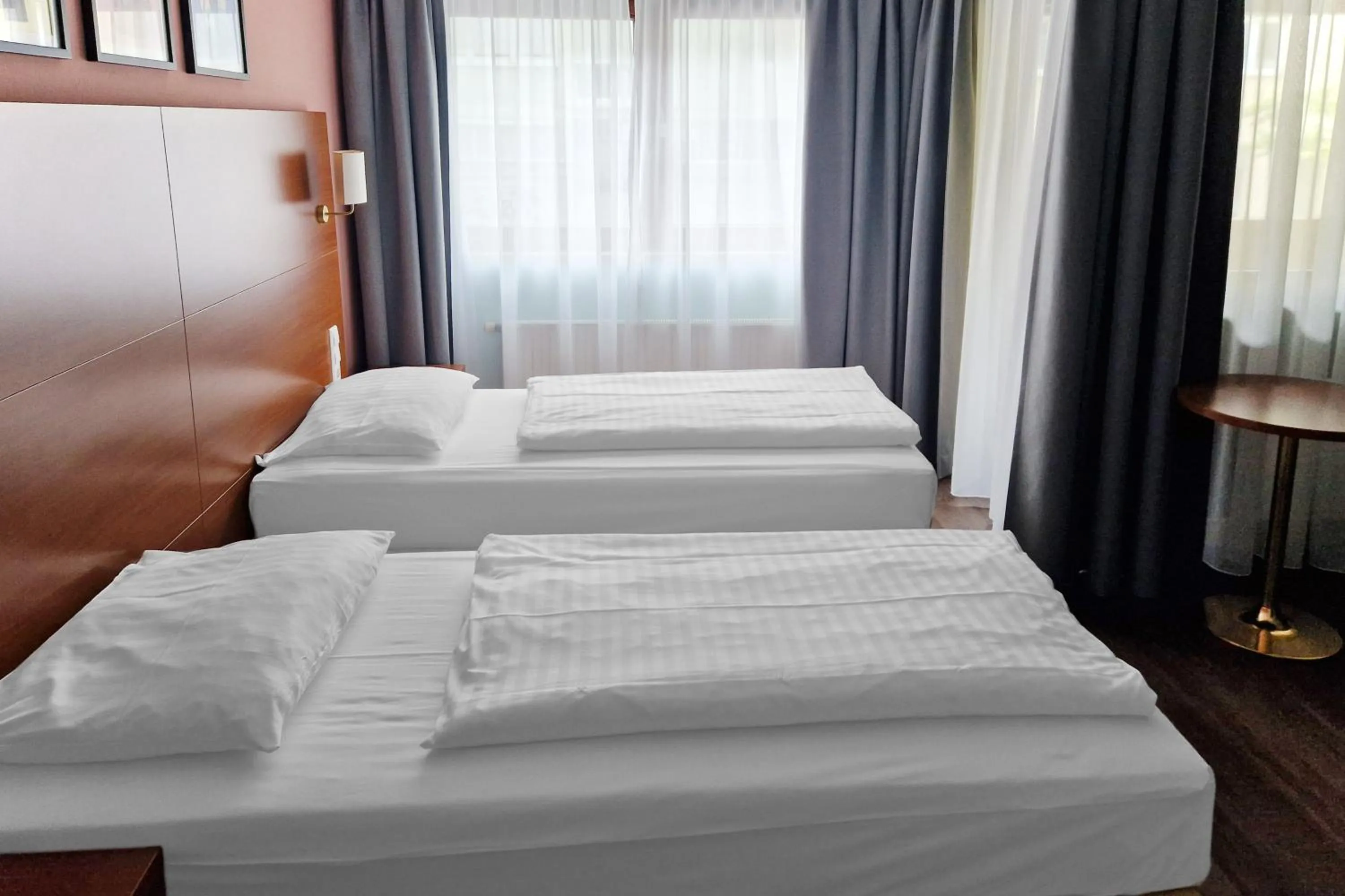 Photo of the whole room, Bed in Garner Hotel Stuttgart City Centre by IHG