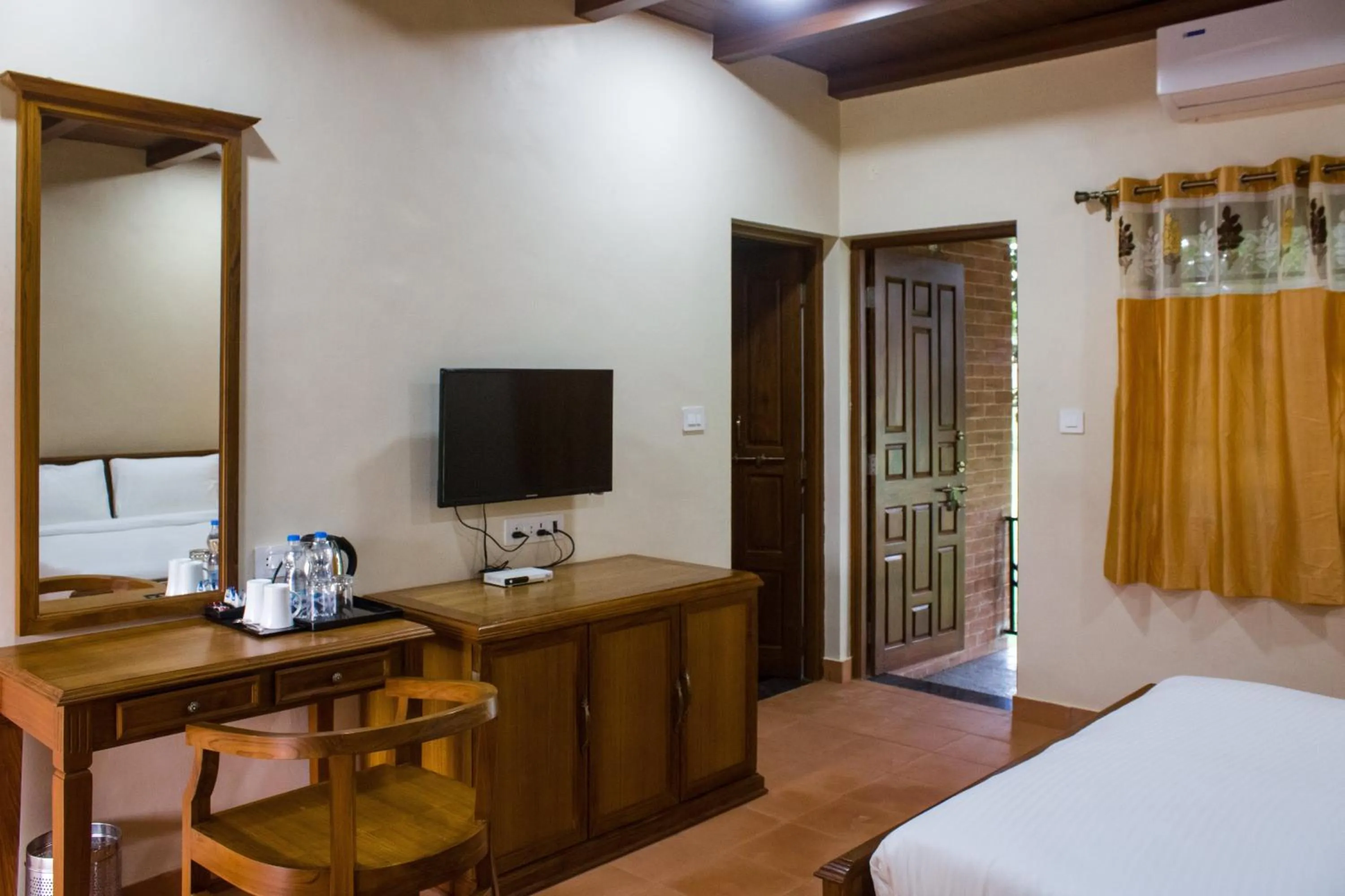 TV and multimedia, Bed in Wildcat Resort Tadoba