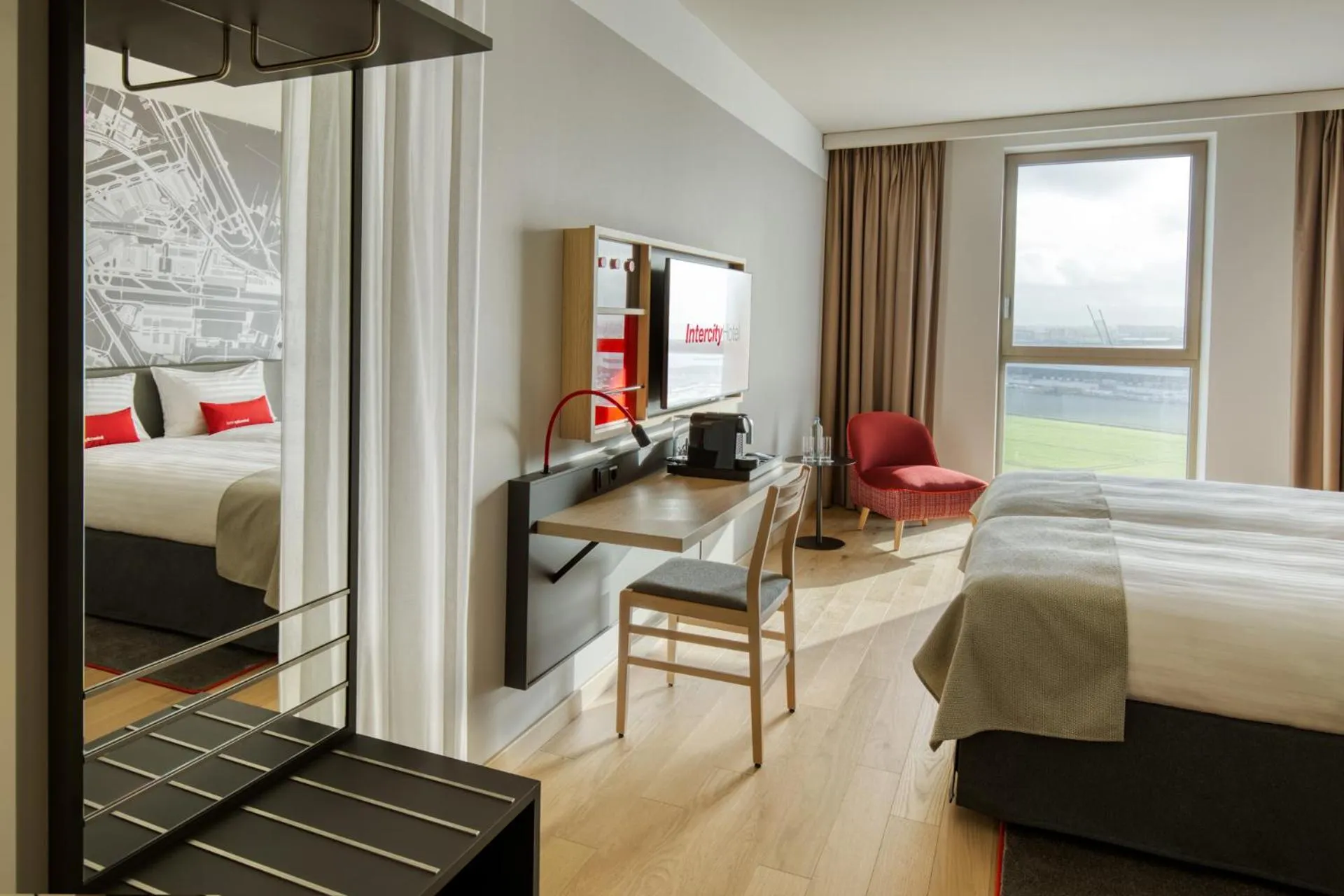 Photo of the whole room, Bed in IntercityHotel Amsterdam Schiphol Airport