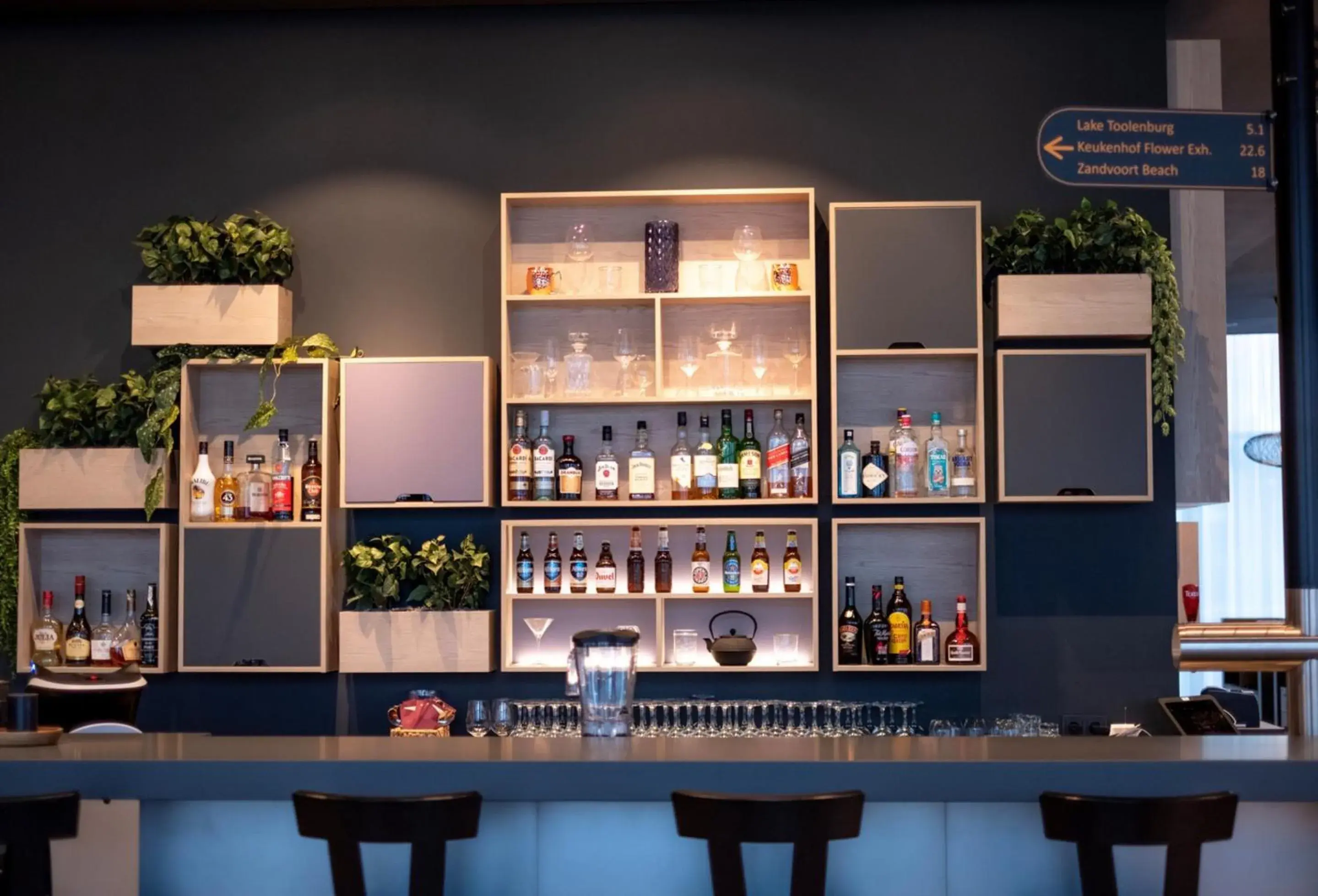 Lounge or bar in IntercityHotel Amsterdam Schiphol Airport Lounge or bar in IntercityHotel Amsterdam Schiphol Airport