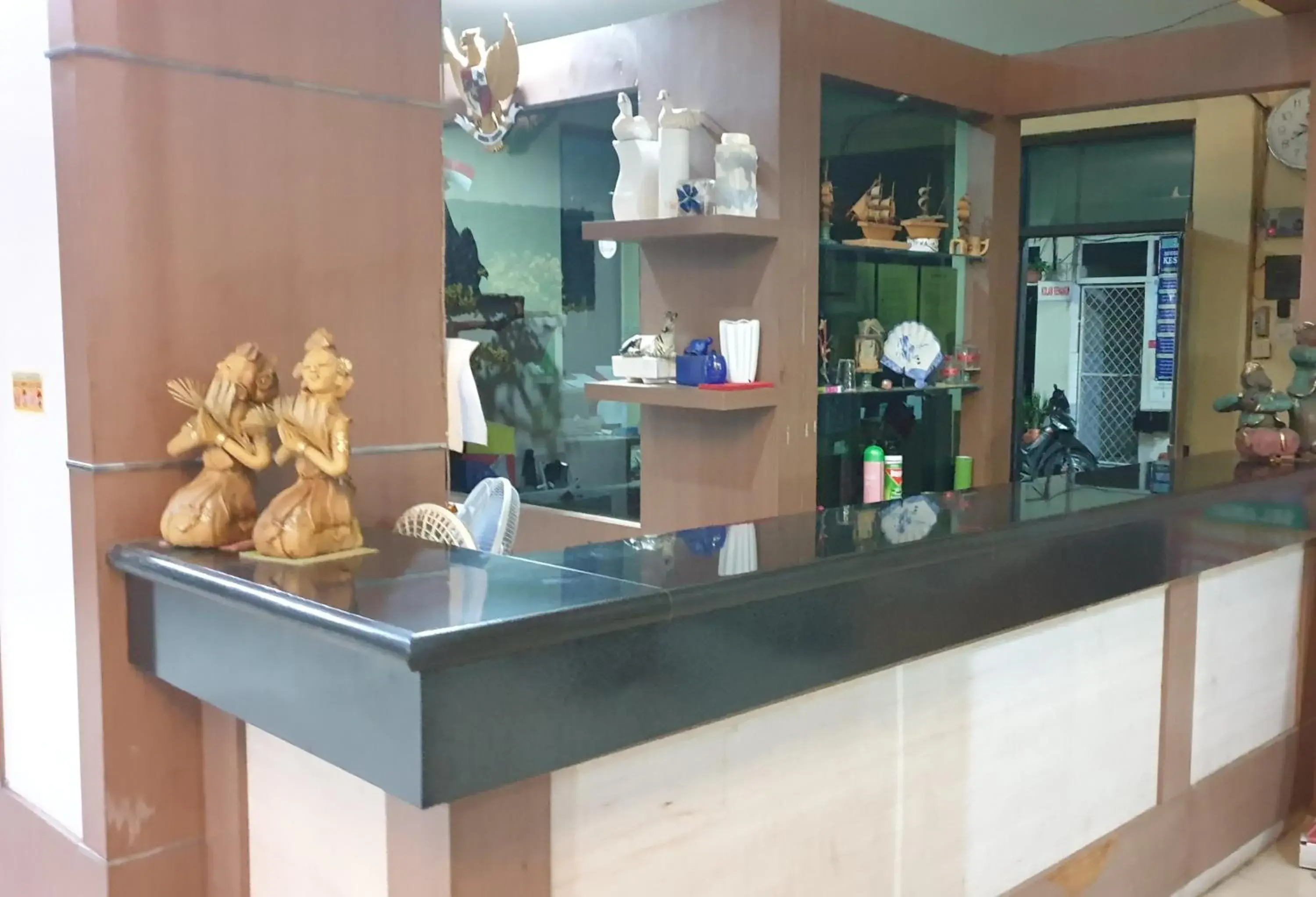 Property building in Hotel Suroyo RedPartner Property building in Hotel Suroyo RedPartner