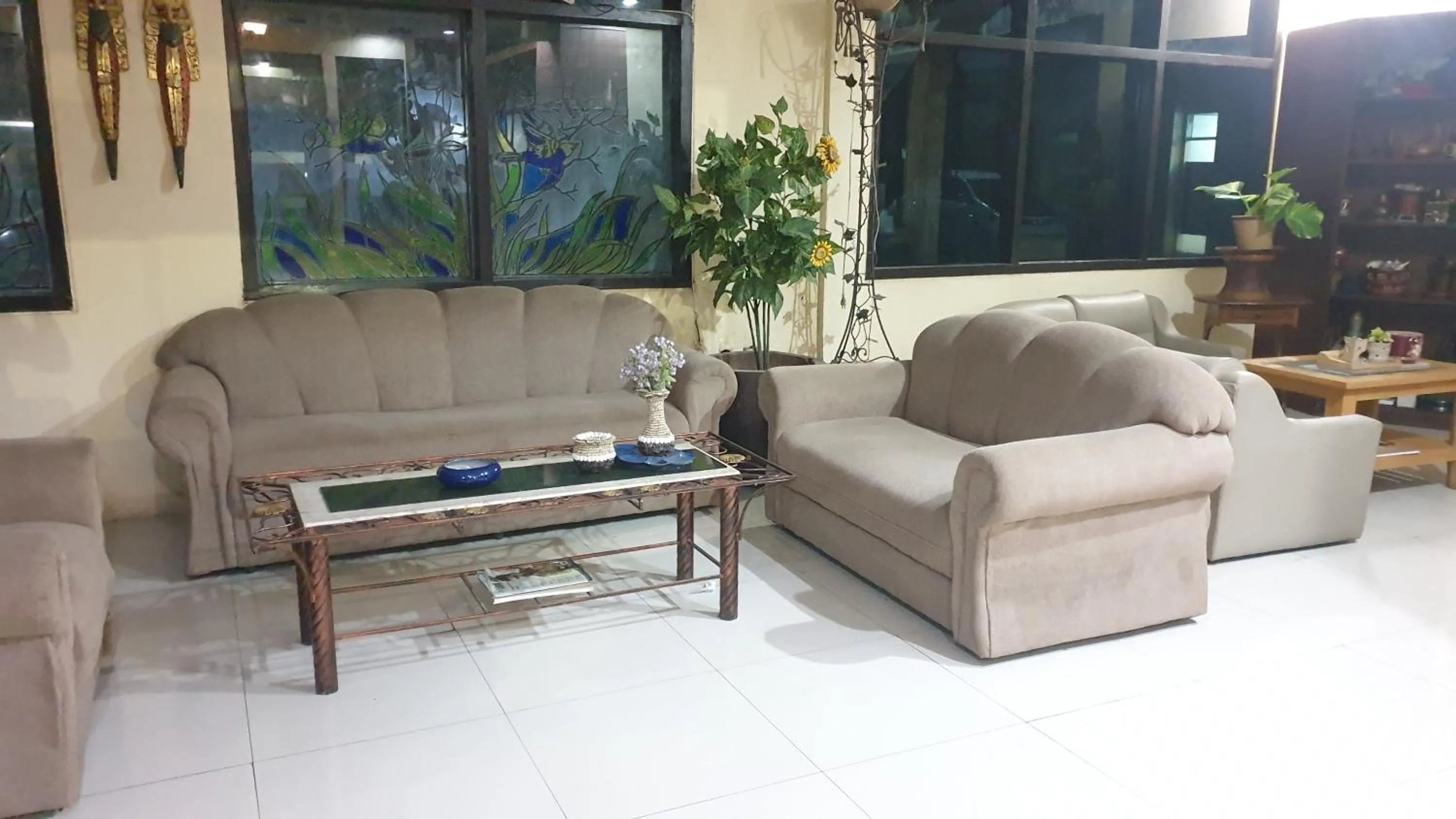 Facade/entrance in Hotel Suroyo RedPartner