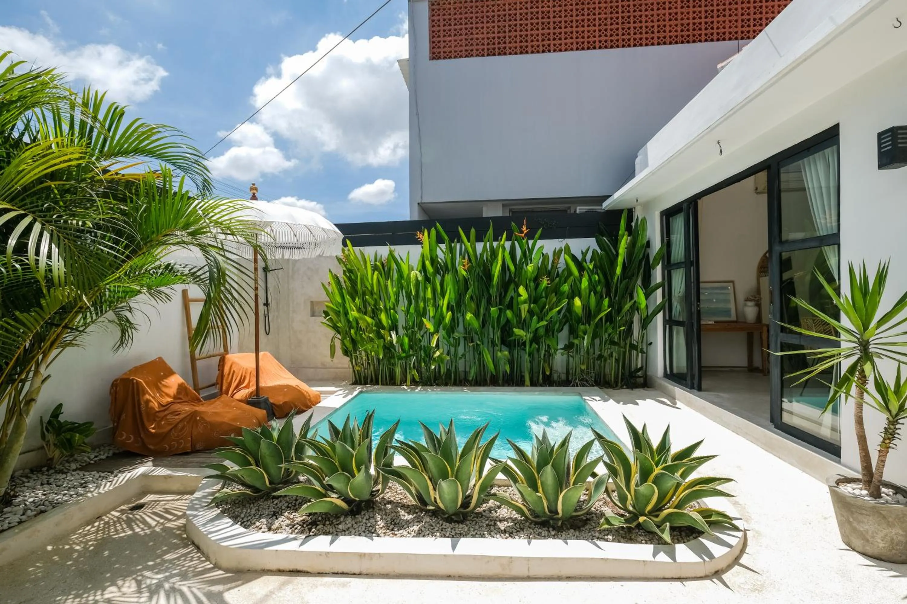 Swimming pool in Villa Naia Berawa