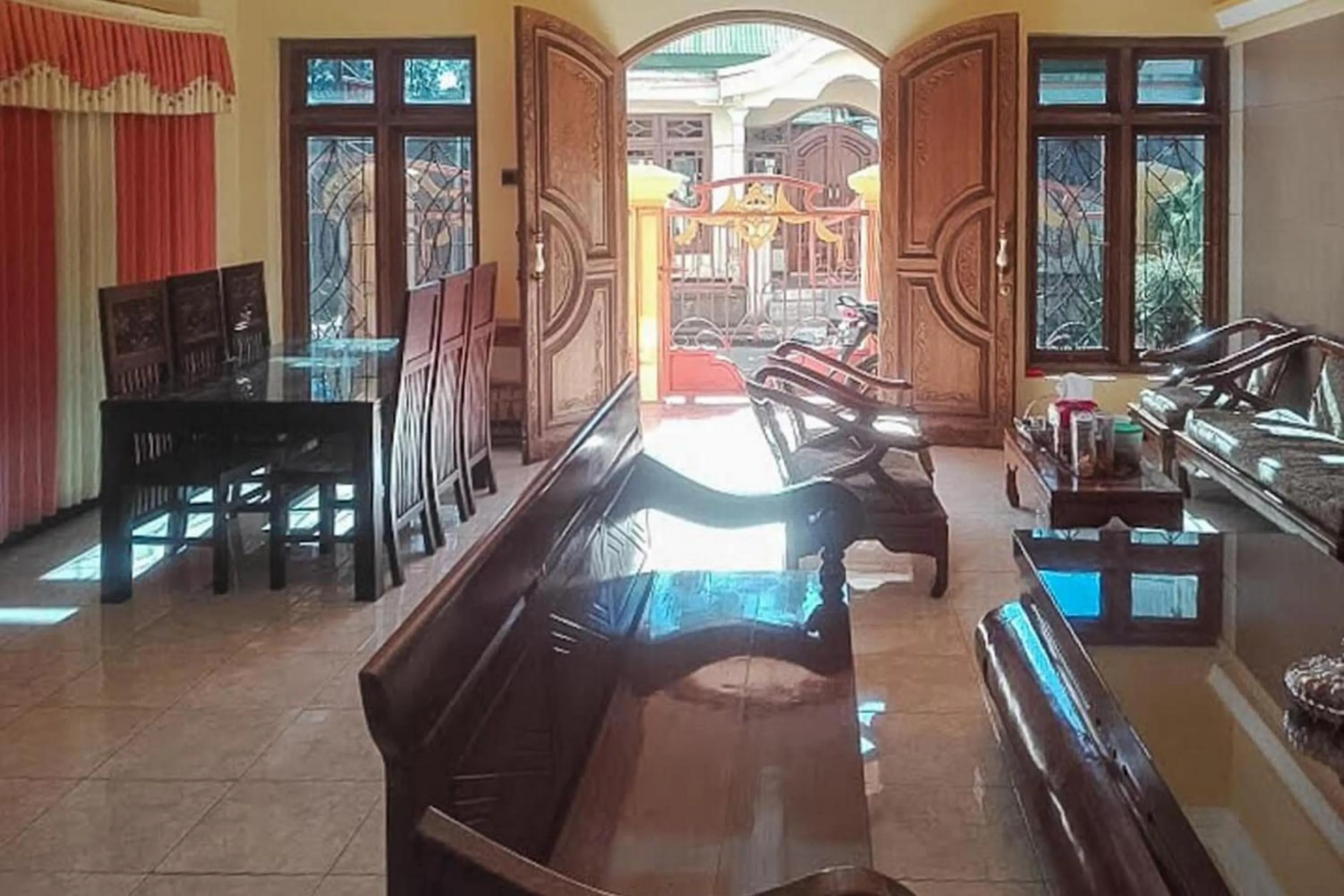 Seating area in Bromo Indah Lestari Homestay Mitra RedDoorz