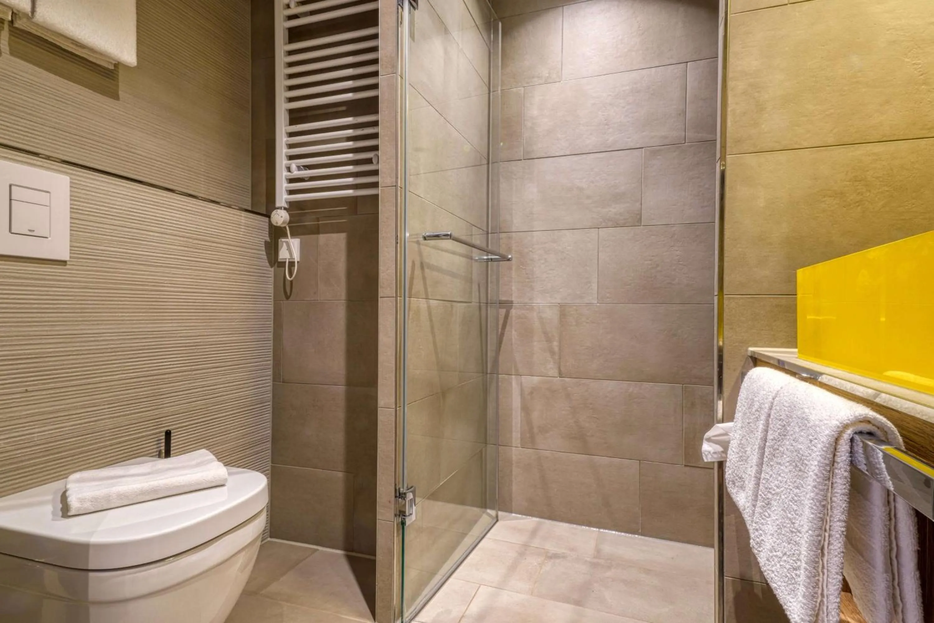 Bathroom in Vienna House Easy by Wyndham Hamburg Bergedorf