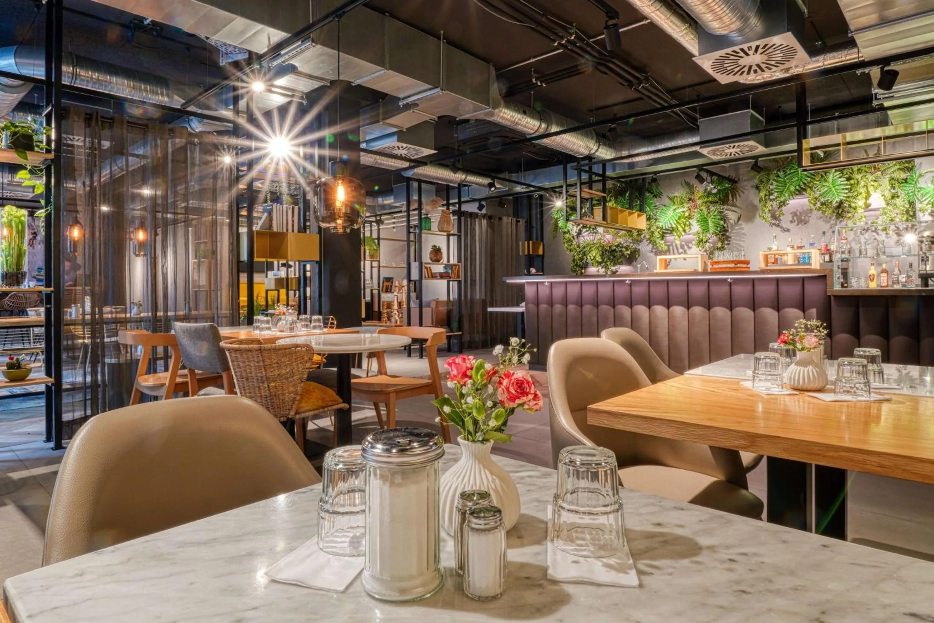 Restaurant/places to eat in Vienna House Easy by Wyndham Hamburg Bergedorf