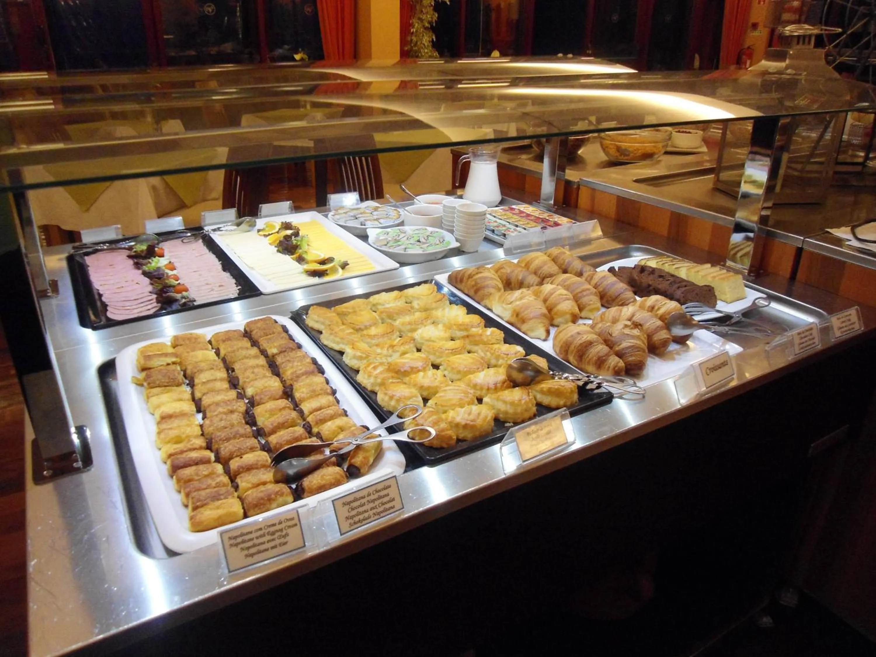 Continental breakfast in Village Cabo Girao