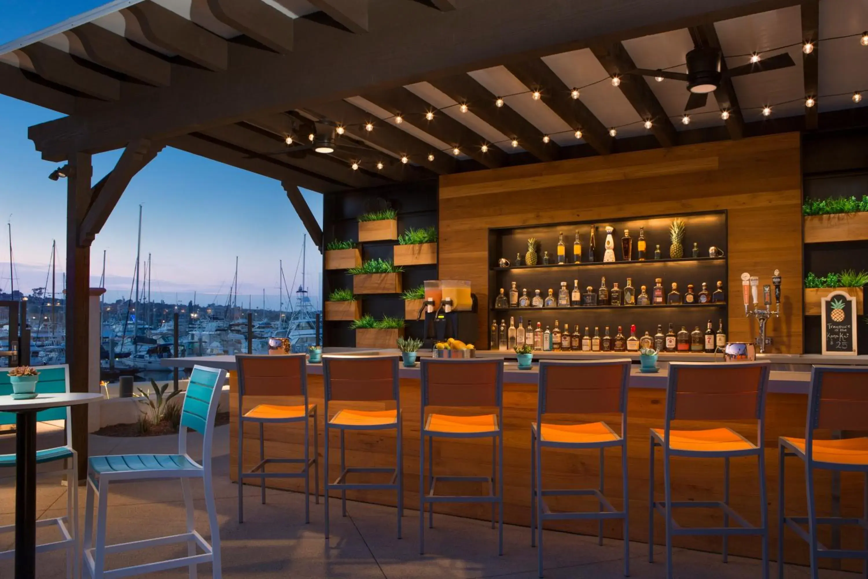 Lounge or bar in Kona Kai Resort & Spa, a Noble House Resort Lounge or bar in Kona Kai Resort & Spa, a Noble House Resort