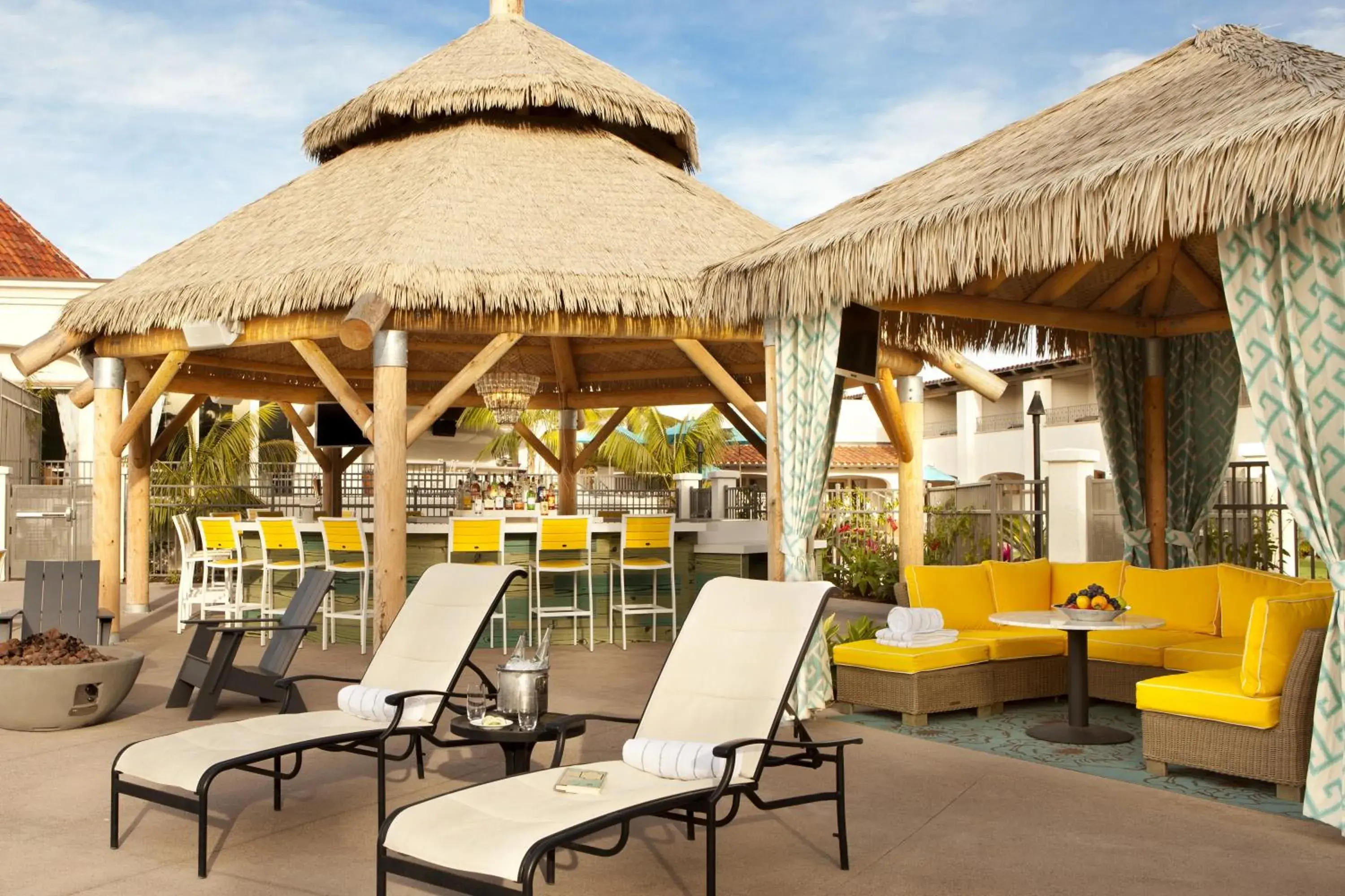 Lounge or bar in Kona Kai Resort & Spa, a Noble House Resort Lounge or bar in Kona Kai Resort & Spa, a Noble House Resort