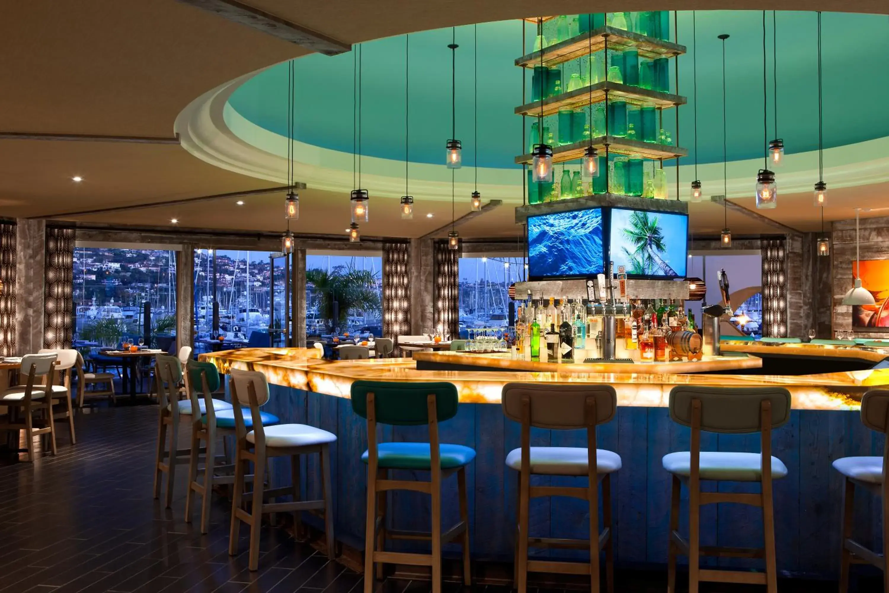 Lounge or bar in Kona Kai Resort & Spa, a Noble House Resort Lounge or bar in Kona Kai Resort & Spa, a Noble House Resort
