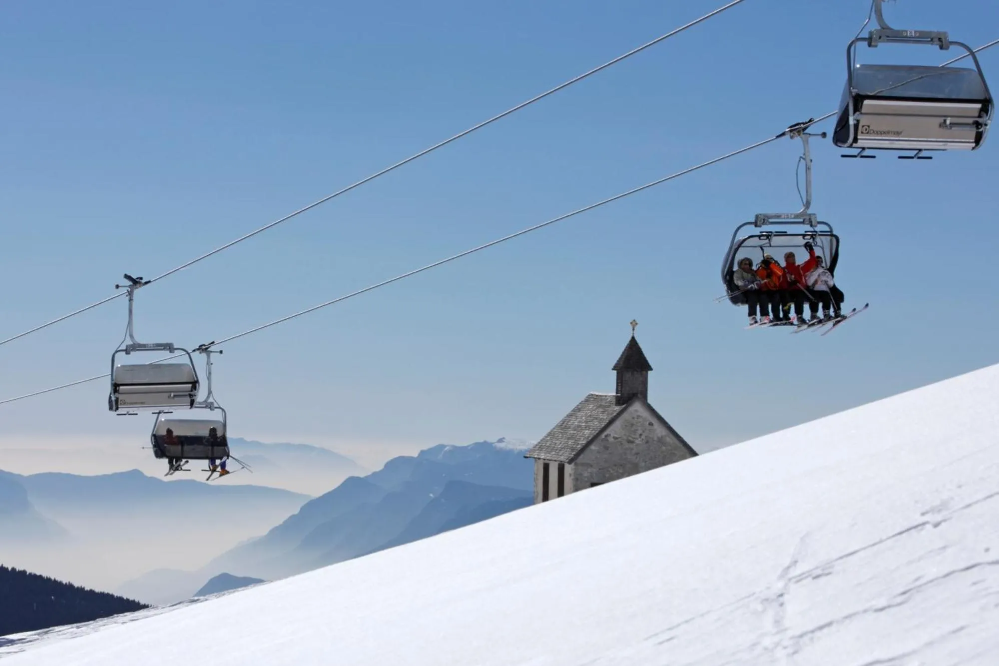 Skiing in Apartment Hotel Christine