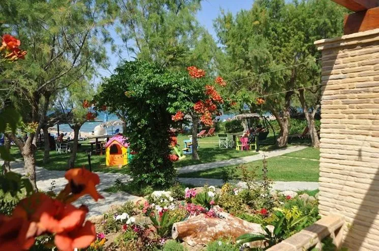 Garden in Fiore Beach Studios