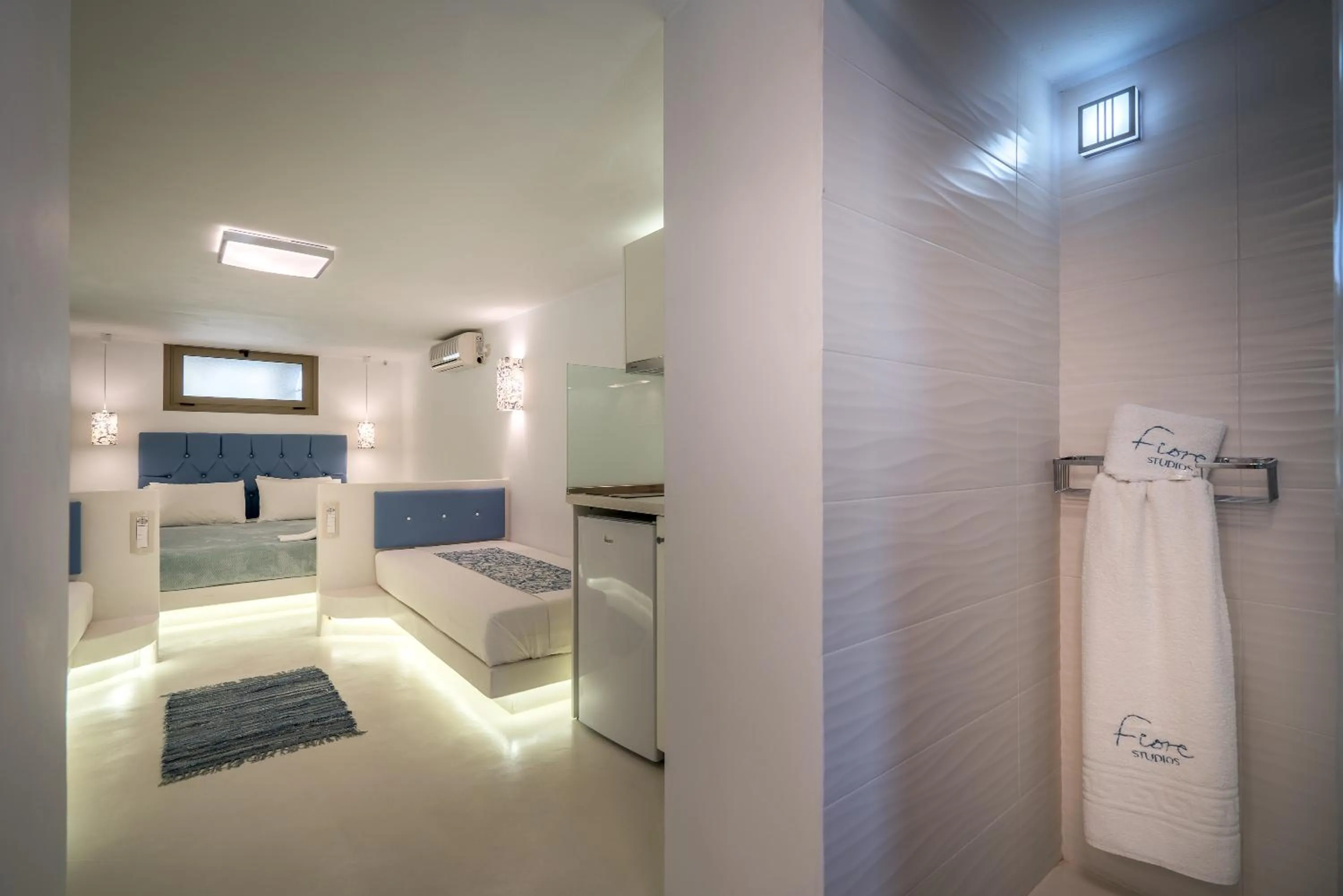 Photo of the whole room, Bed in Fiore Beach Studios