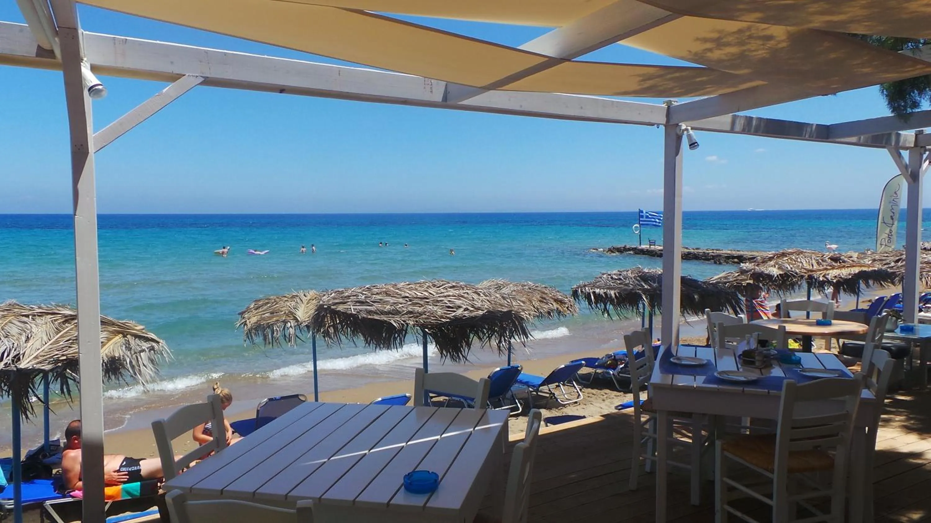 Restaurant/places to eat in Fiore Beach Studios