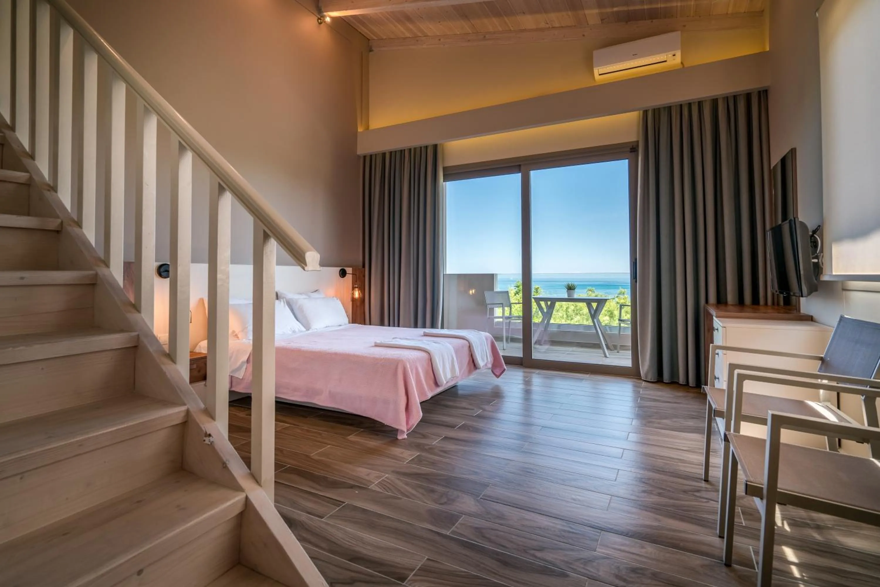 Bed in Fiore Beach Studios