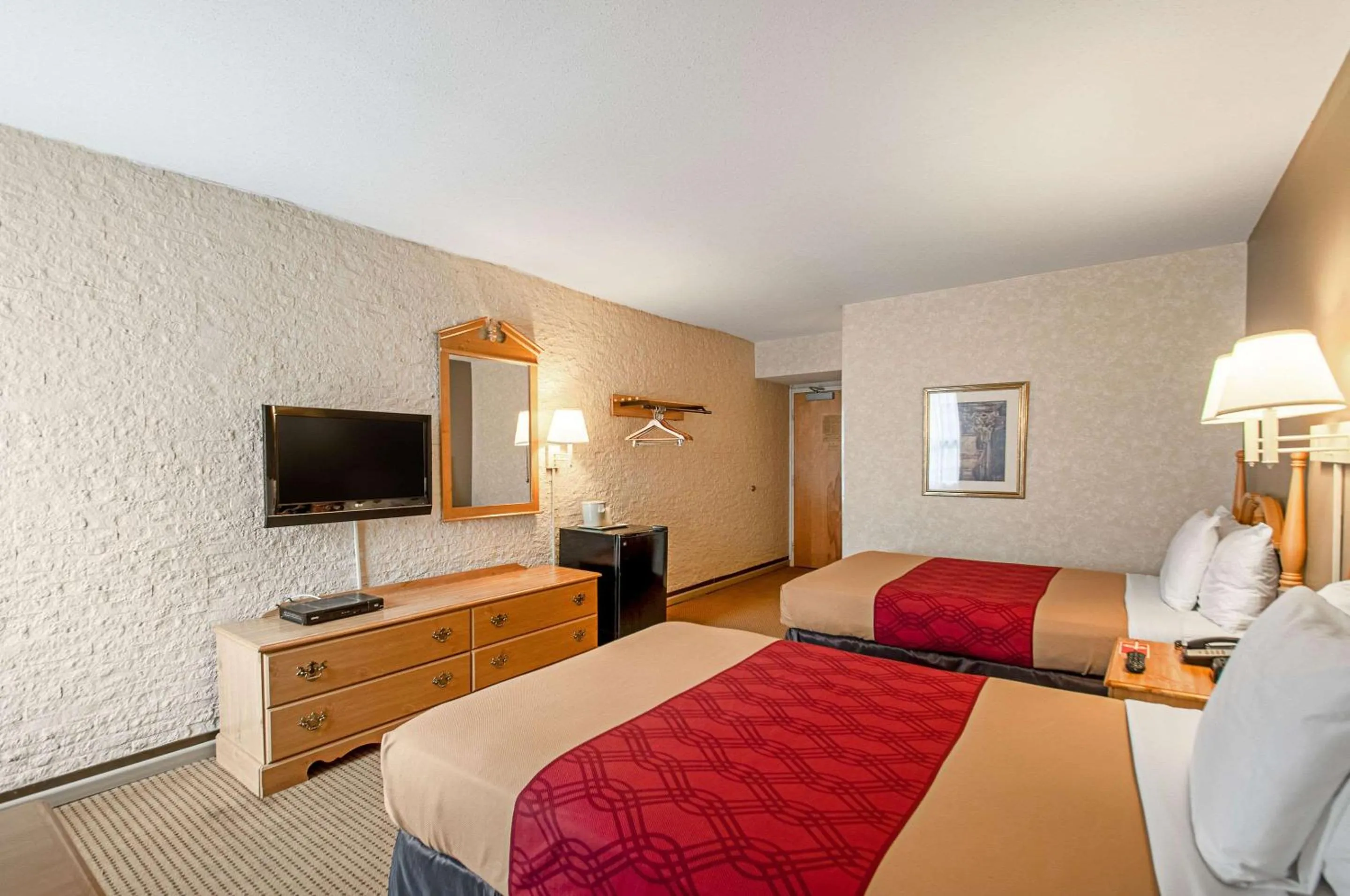 Bedroom, Bed in Econo Lodge Metro