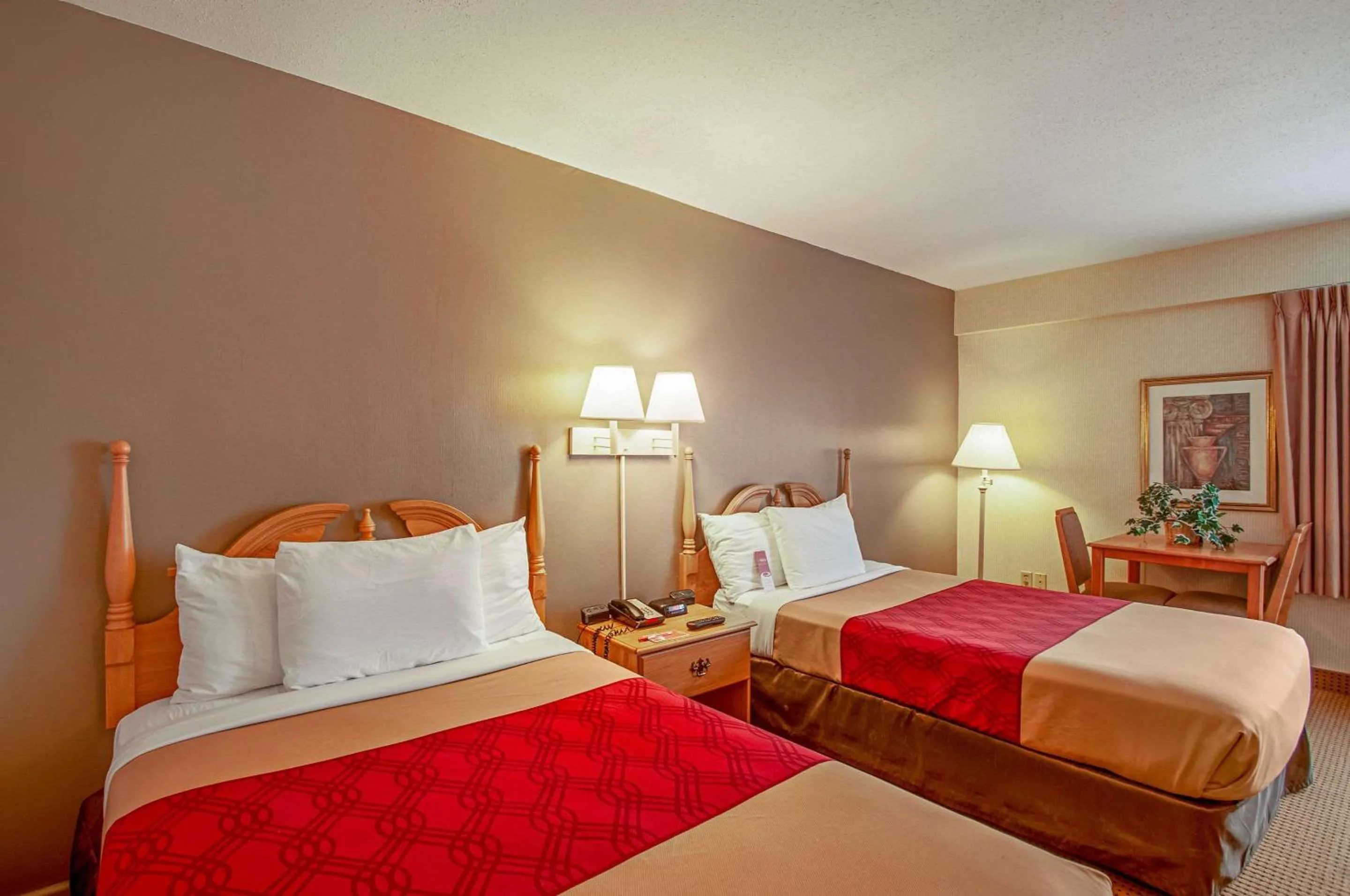 Bedroom, Bed in Econo Lodge Metro