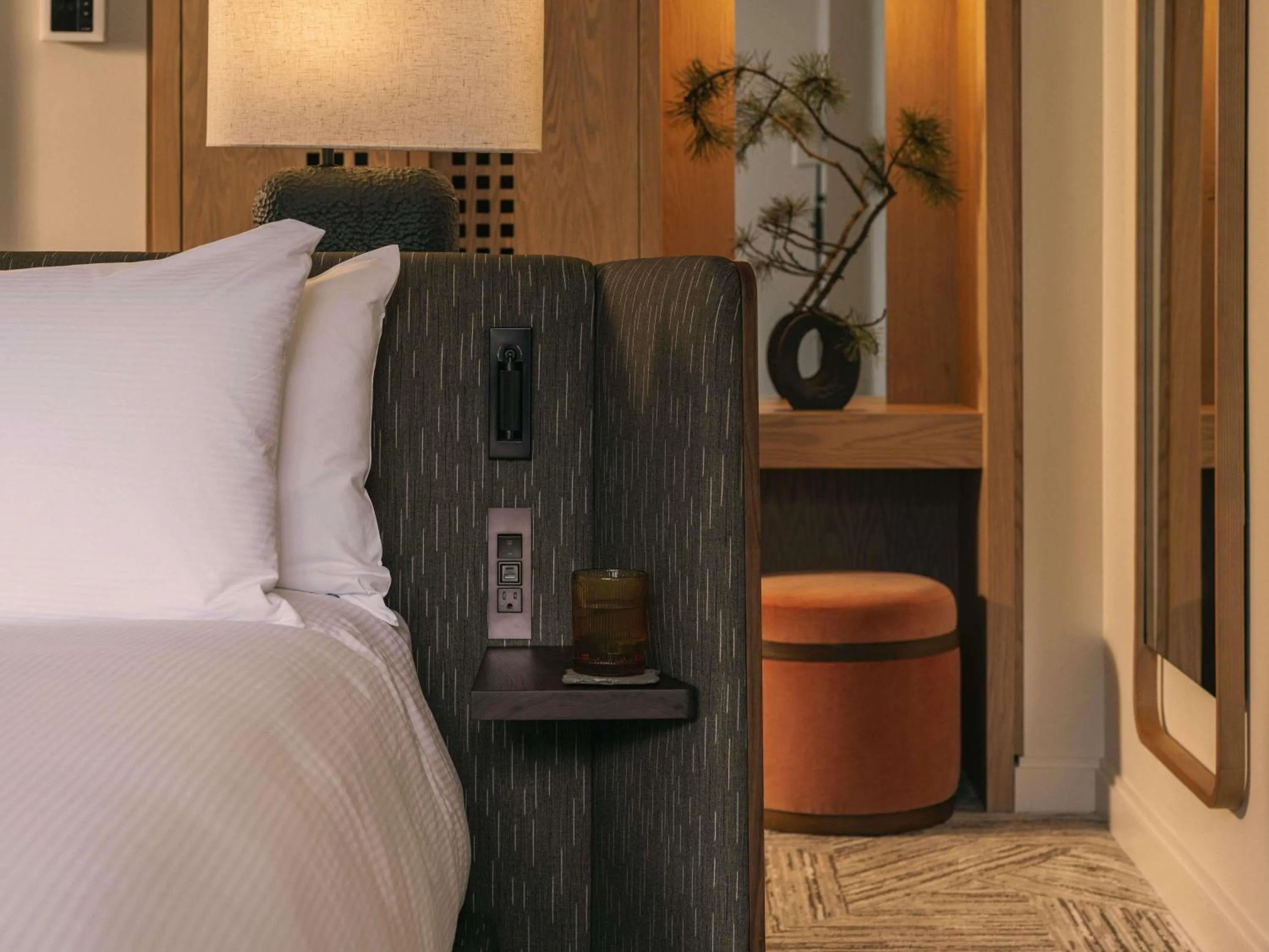 Bedroom, Bed in Rimrock Banff, Emblems Collection