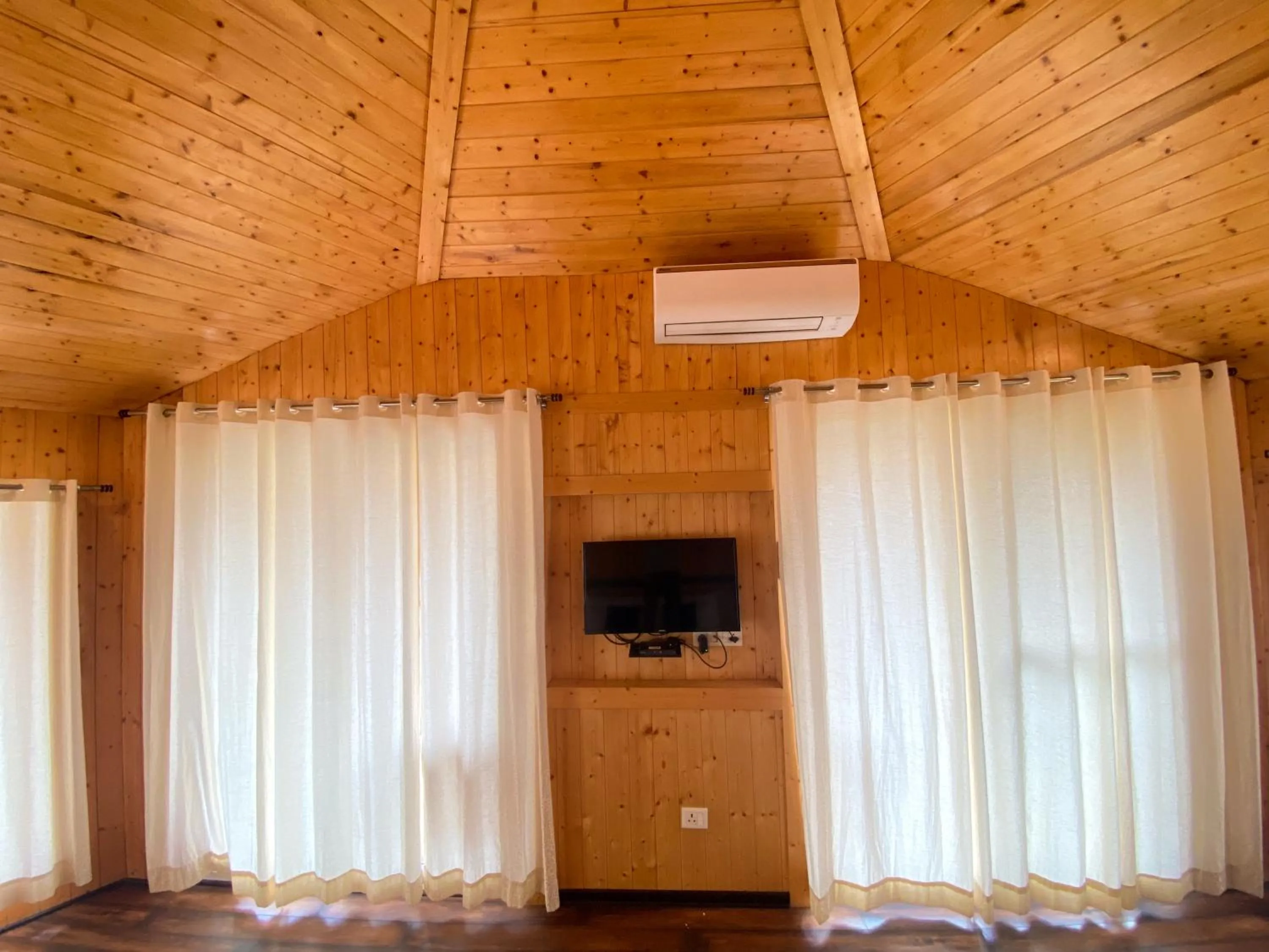 TV and multimedia in The Woods Retreat