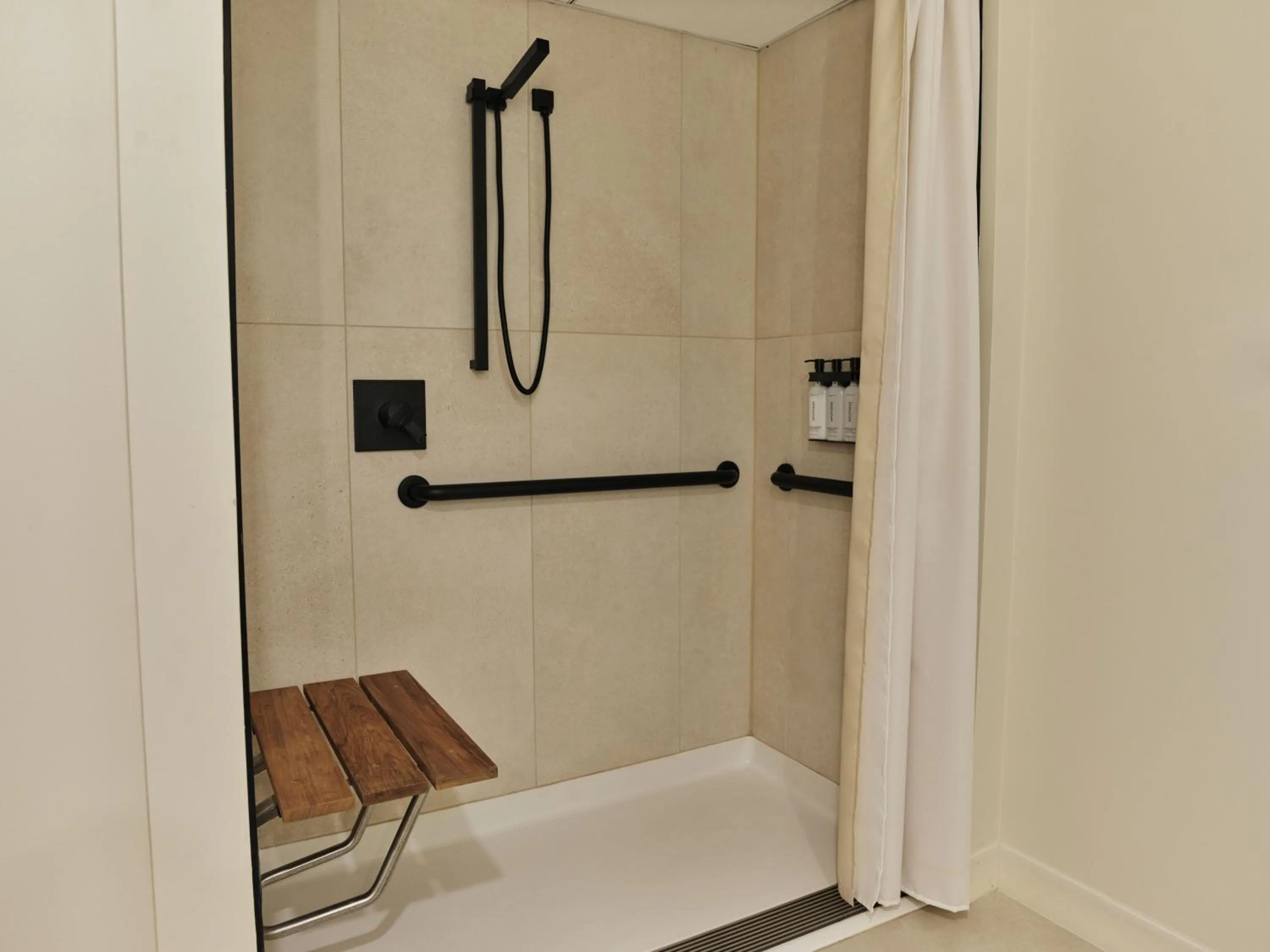 Bathroom in Ambros Daytona