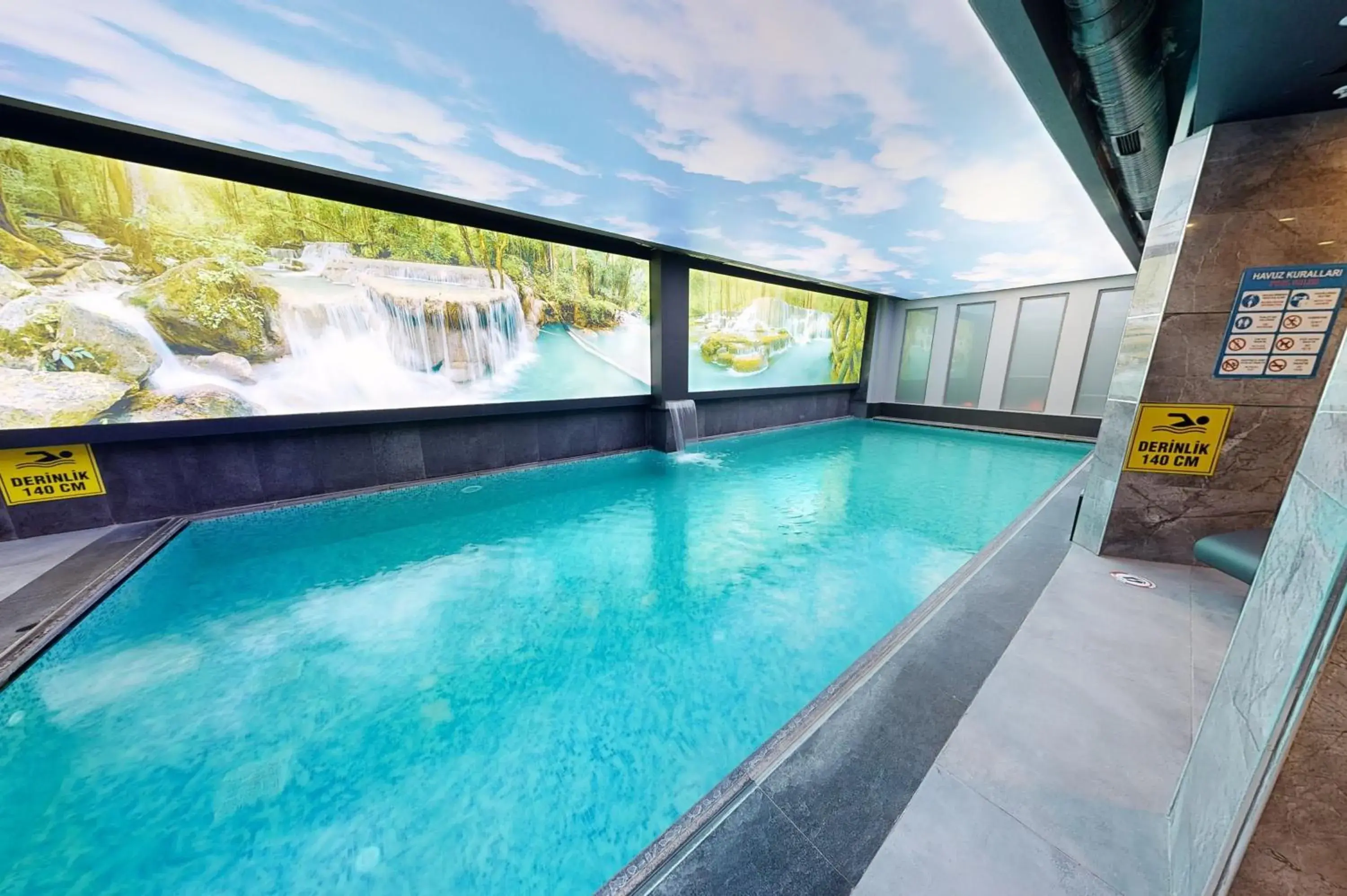 Pool view in King City Hotel Istanbul Ataturk Airport Pool view in King City Hotel Istanbul Ataturk Airport