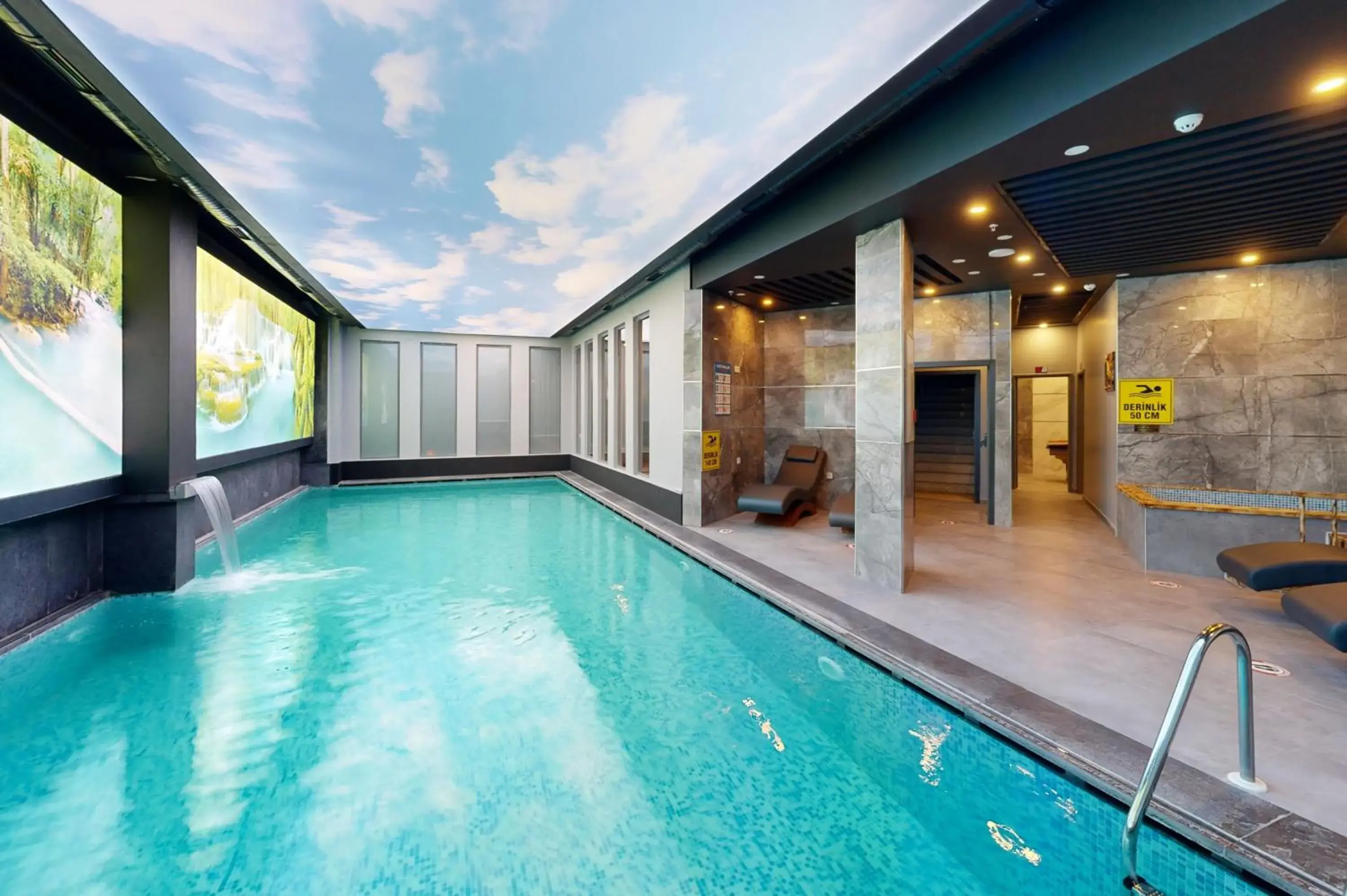 Pool view in King City Hotel Istanbul Ataturk Airport Pool view in King City Hotel Istanbul Ataturk Airport