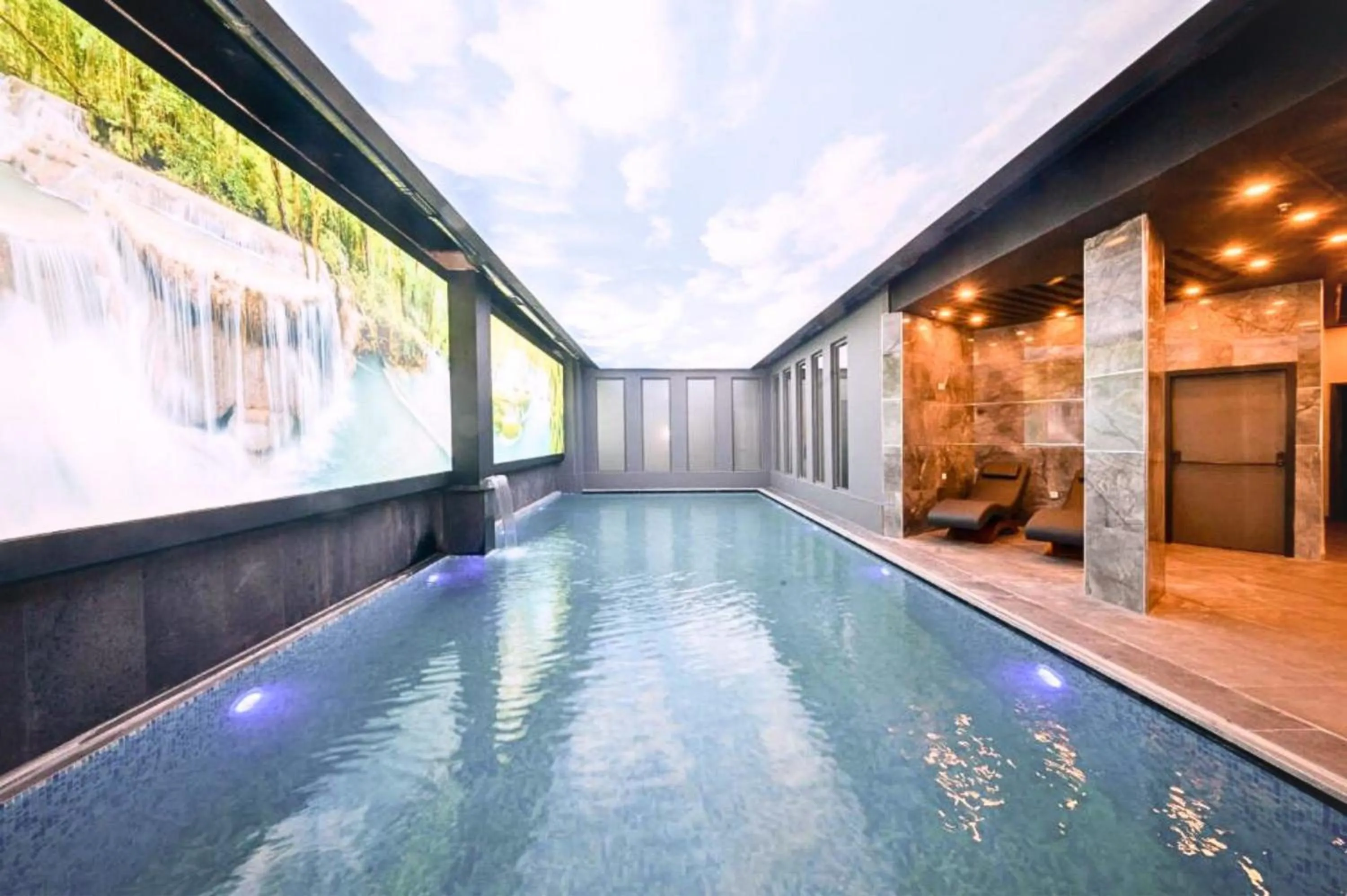 Pool view in King City Hotel Istanbul Ataturk Airport