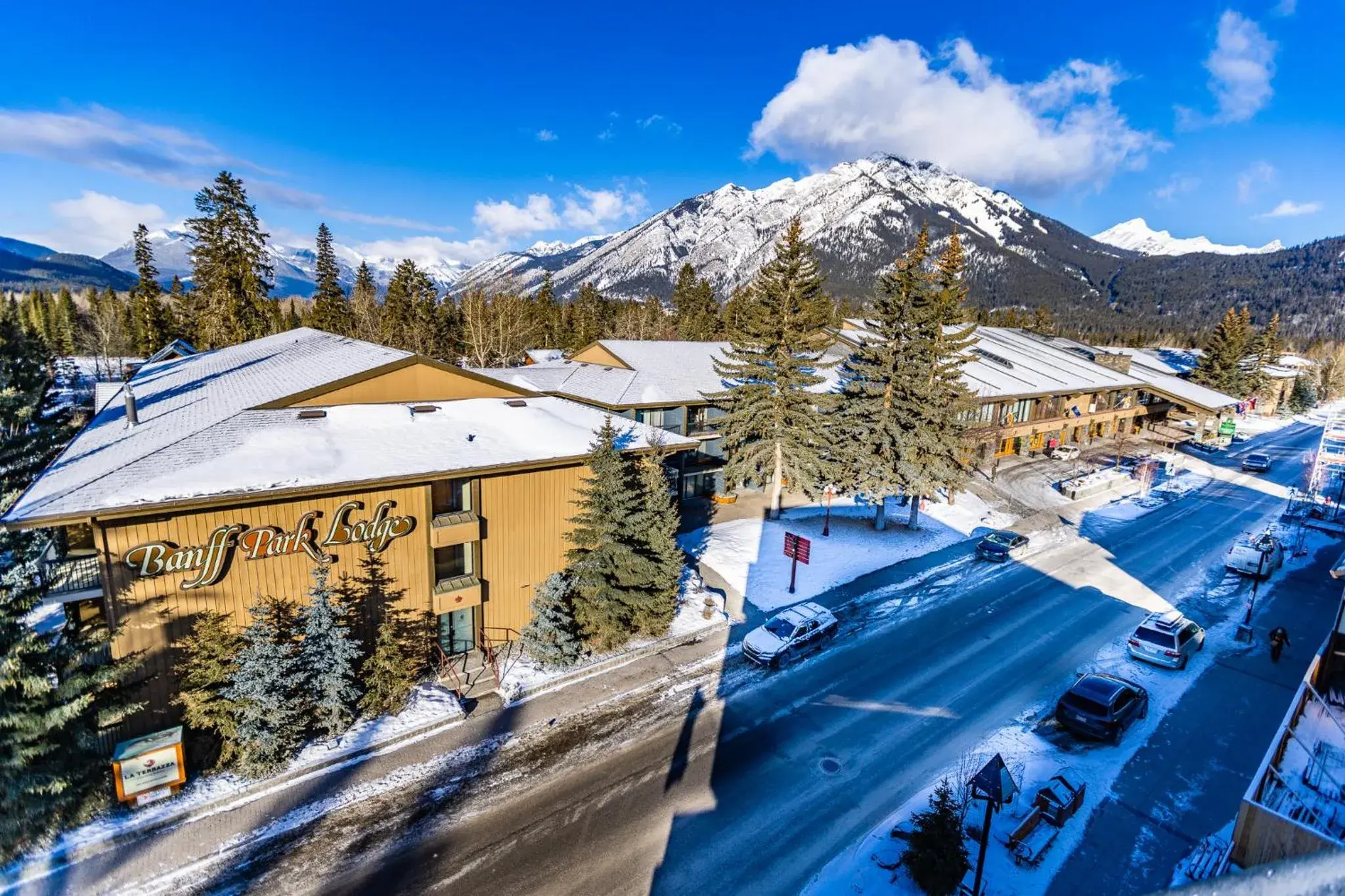 Property building in Banff Park Lodge Property building in Banff Park Lodge
