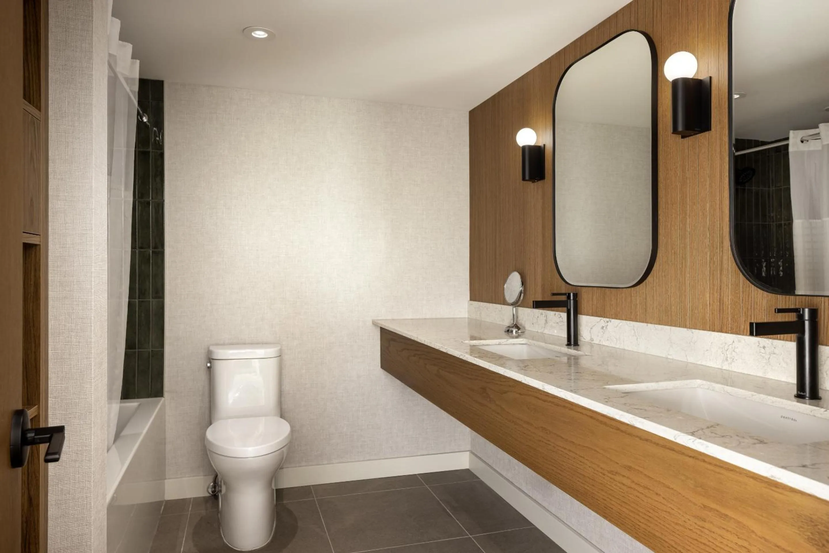 Bathroom in Banff Park Lodge