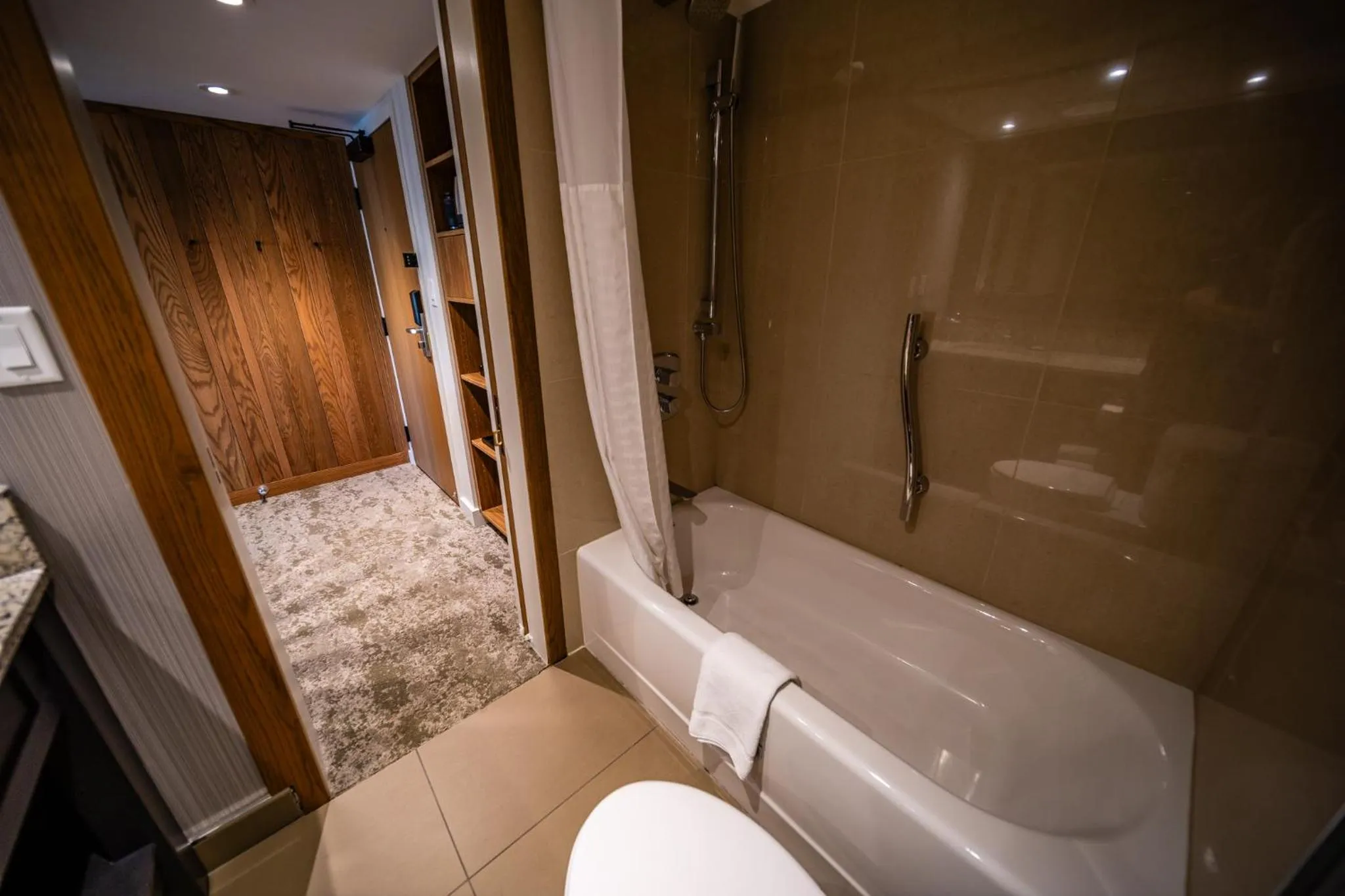 Shower in Banff Park Lodge