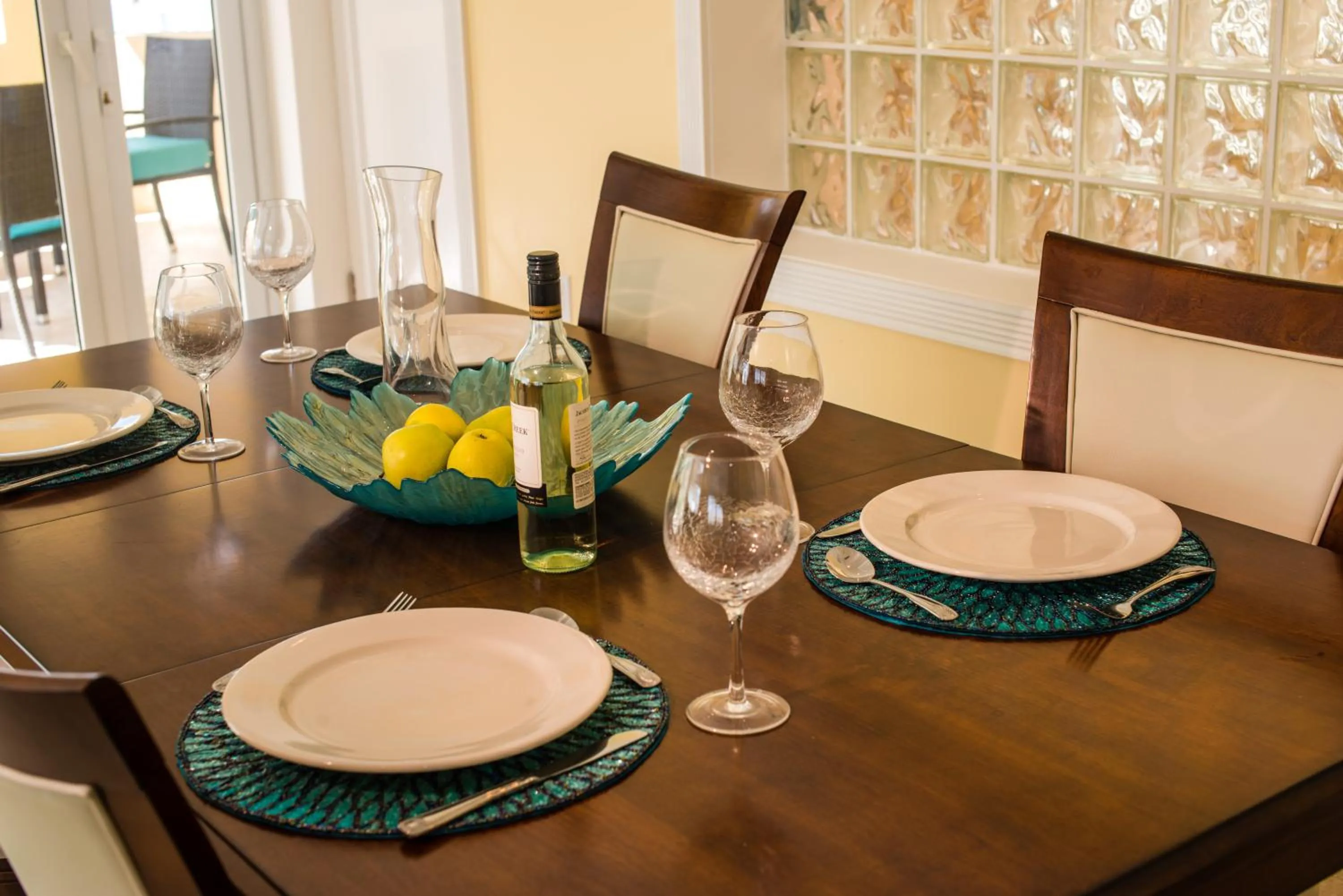 Dining area in The Hamilton Beach Villas & Spa