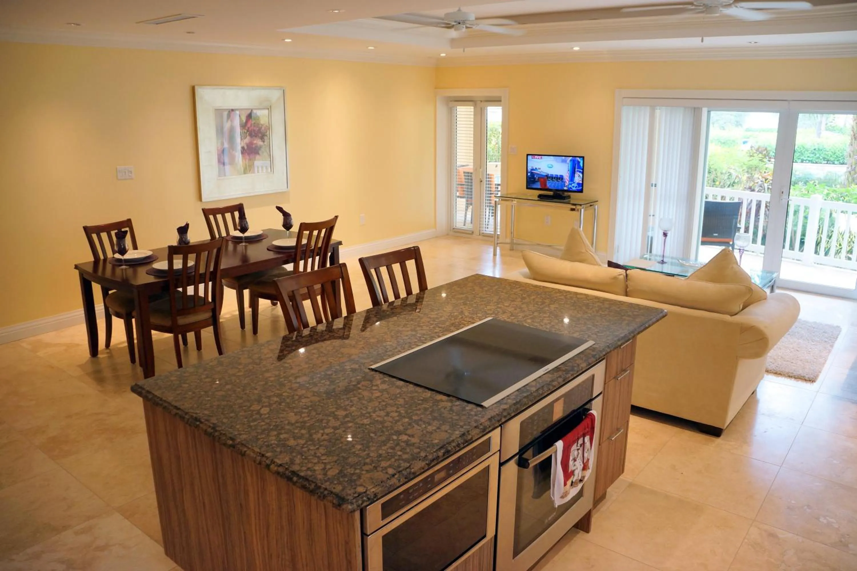 Kitchen or kitchenette in The Hamilton Beach Villas & Spa