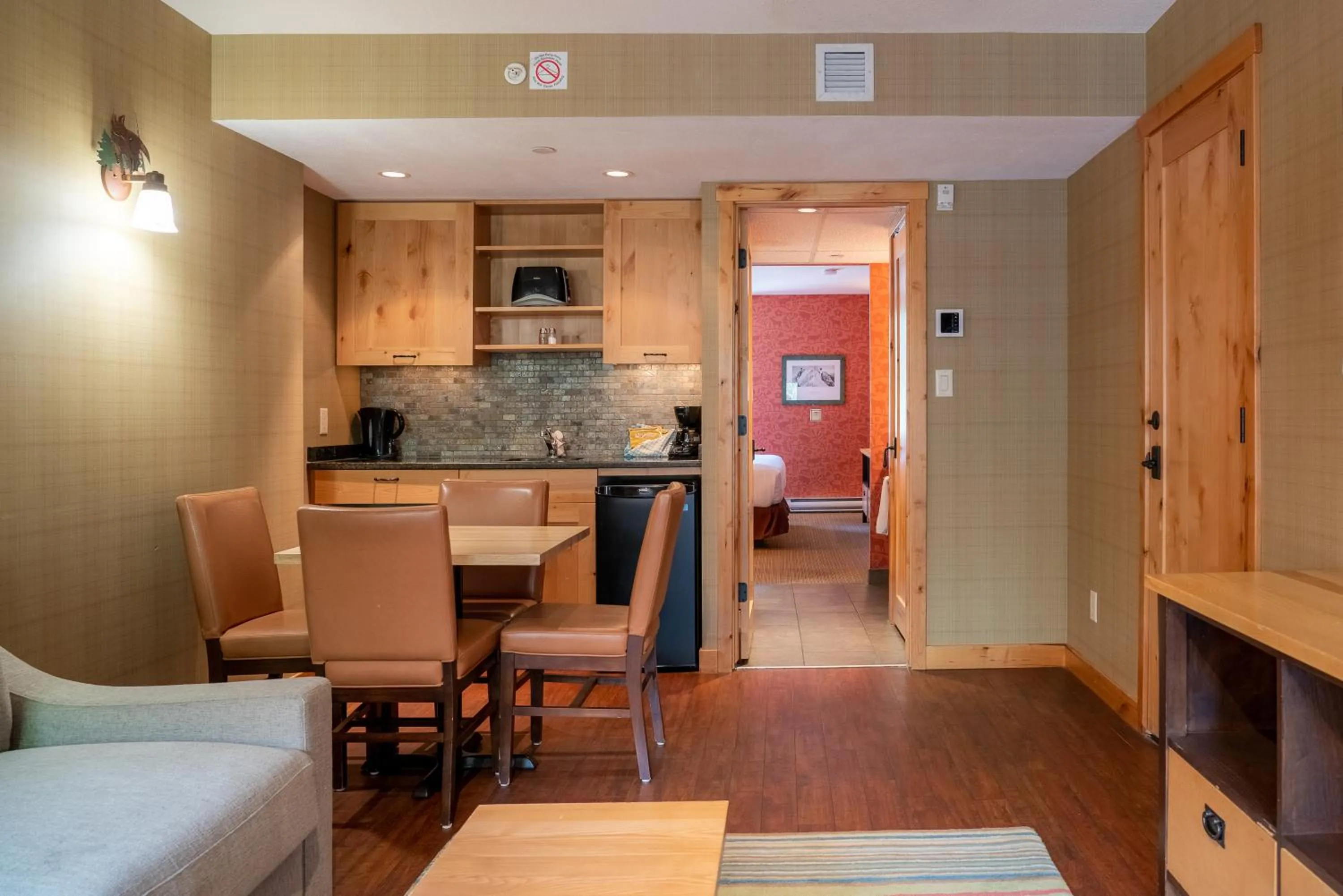 Coffee/tea facilities in Fox Hotel and Suites