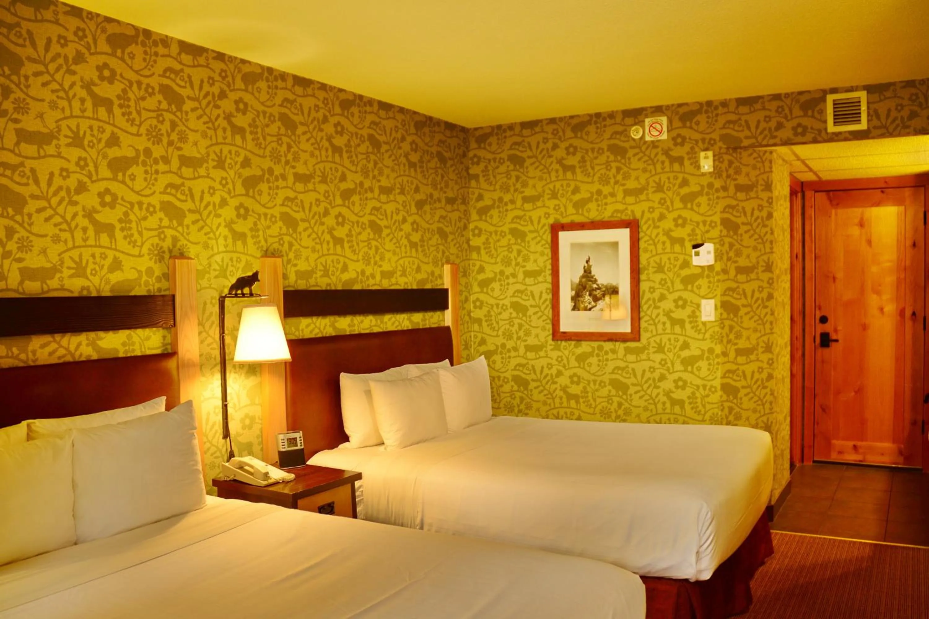 Bedroom, Bed in Fox Hotel and Suites