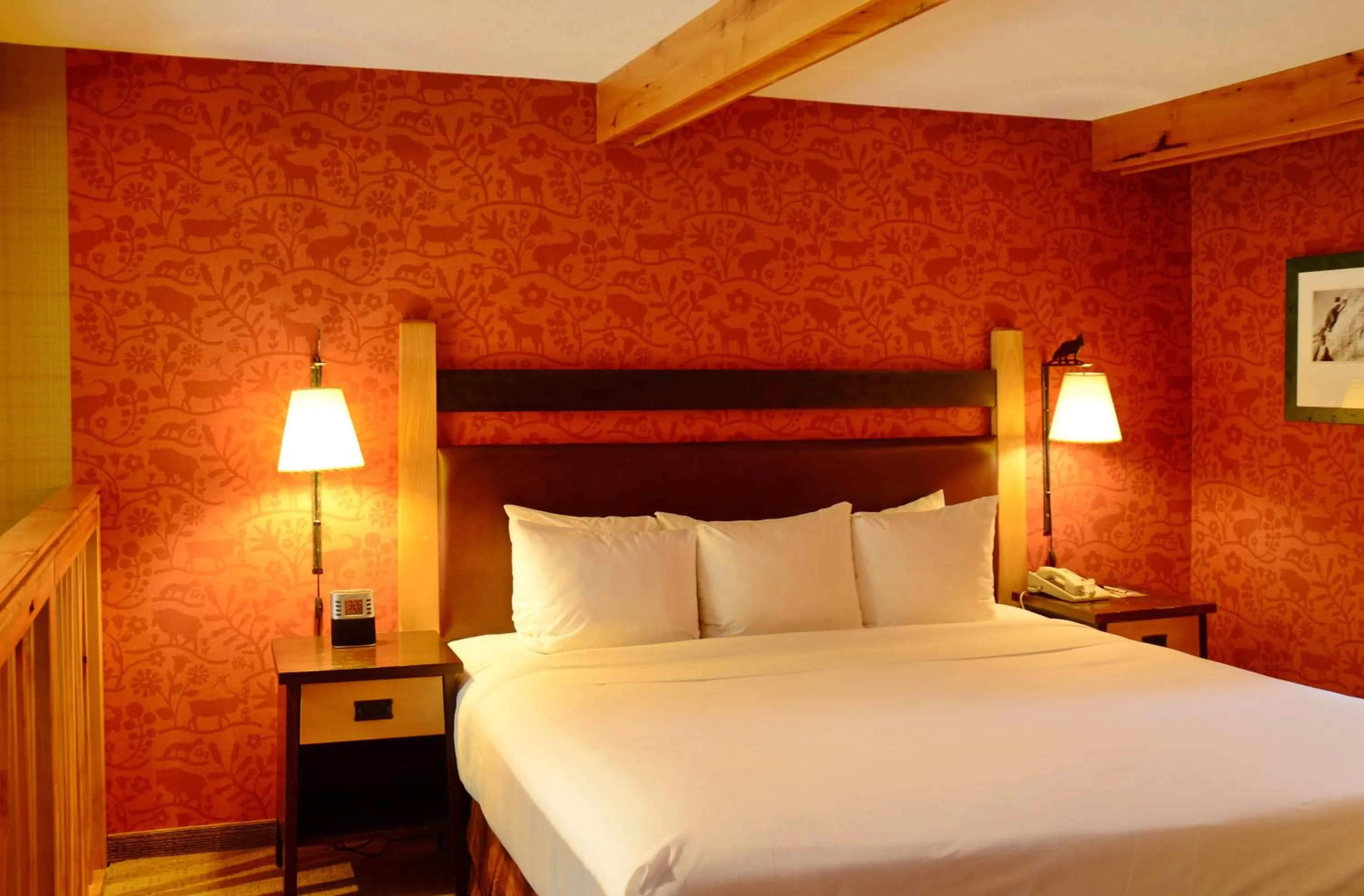 Bedroom, Bed in Fox Hotel and Suites