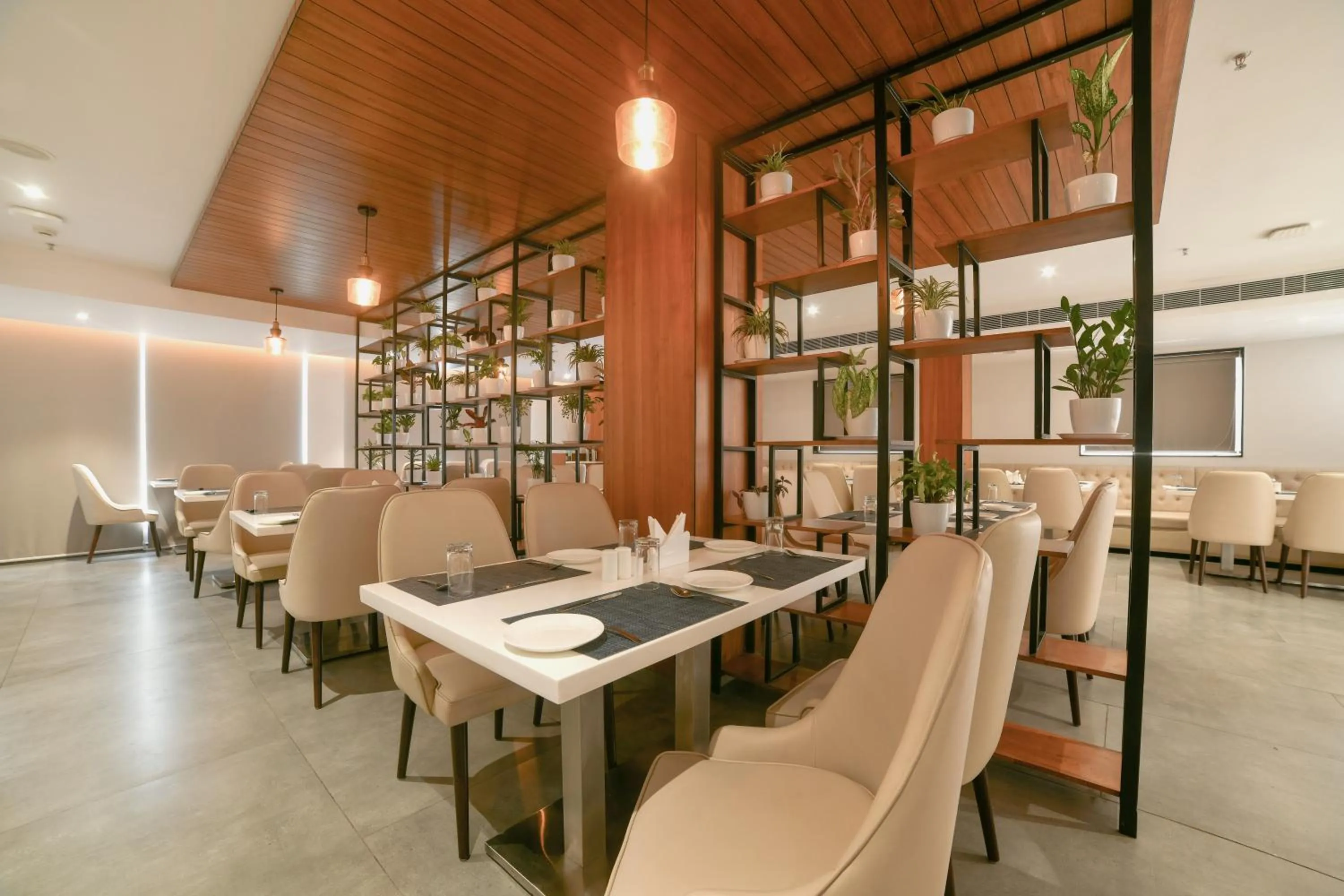 Restaurant/places to eat in Northway Hotel