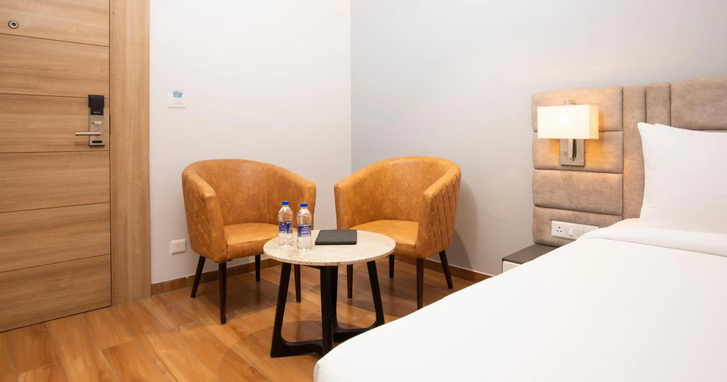 Seating area, Bed in Northway Hotel