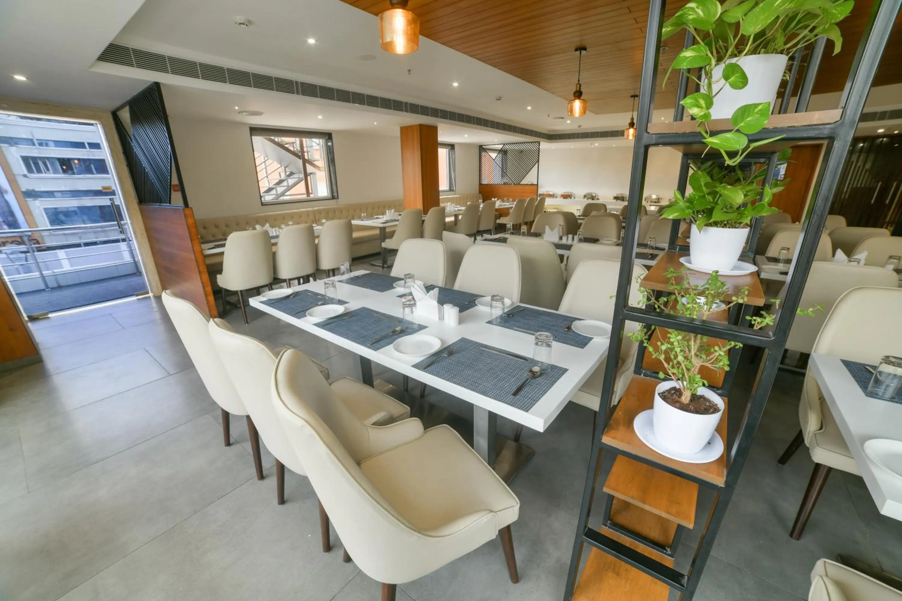 Restaurant/places to eat in Northway Hotel