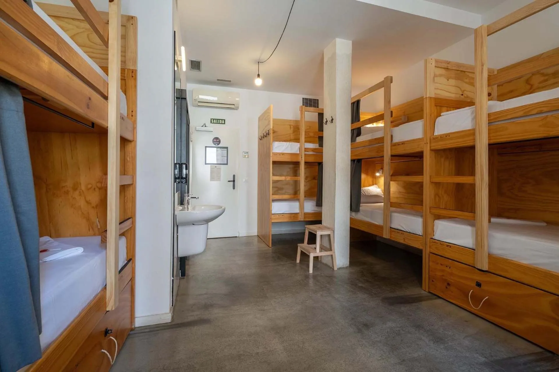 Photo of the whole room, Bed in The Hat Madrid