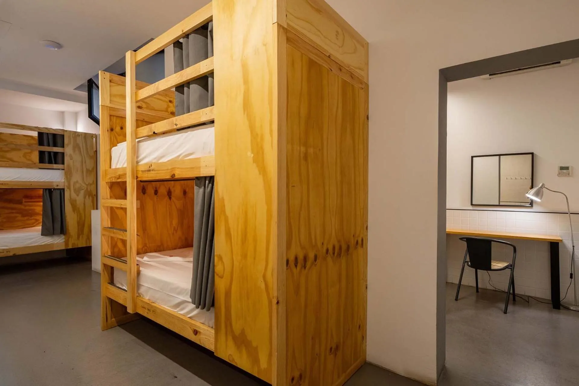 Bed in The Hat Madrid