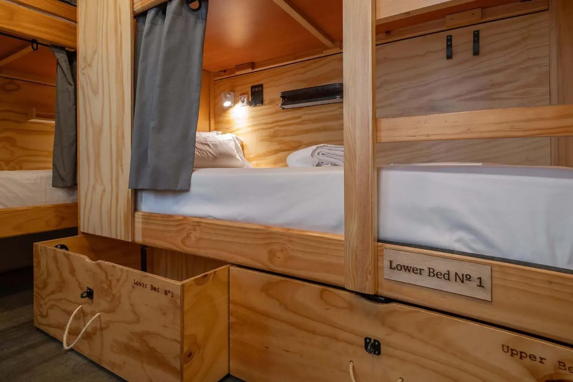 Single Bed in 4-Bed Mixed Dormitory Room with Private Bathroom in The Hat Madrid Single Bed in 4-Bed Mixed Dormitory Room with Private Bathroom in The Hat Madrid