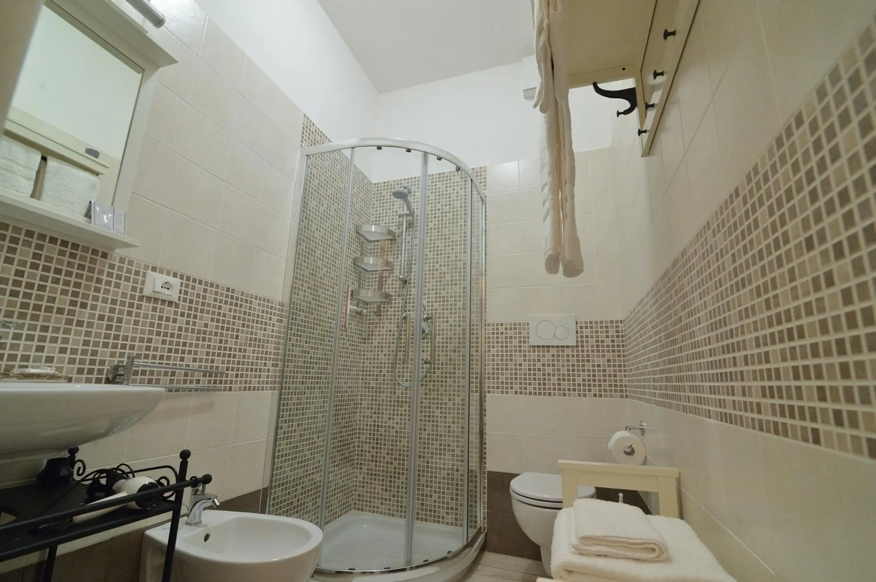 Standard Double or Twin Room - single occupancy in Dimora Pascali - "Home & Breakfast" Standard Double or Twin Room - single occupancy in Dimora Pascali - "Home & Breakfast"