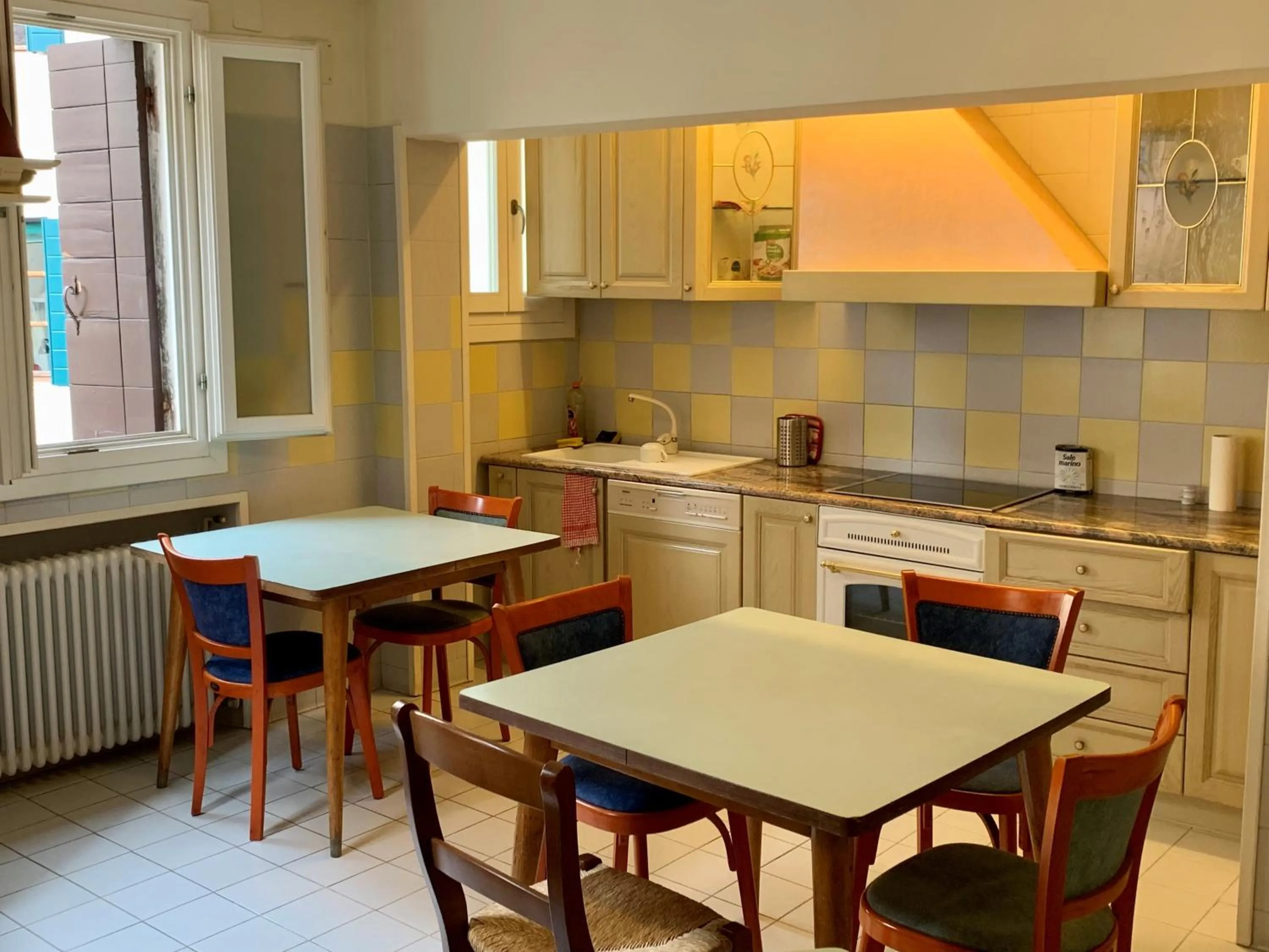Communal kitchen in FORESTERIA SOCIALE VENICE SAN MARCO by NEW GENERATION HOSTEL